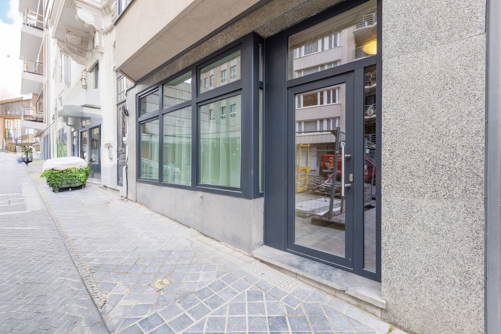 Uiterst verzorgd appartement met 2 slpk en gezellige koer in hartje centrum foto 18