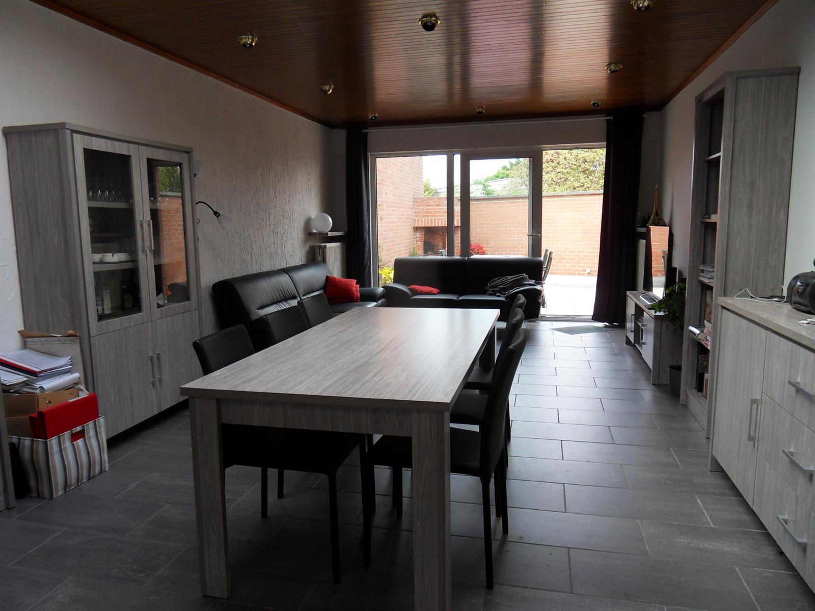 Ruime instapklare rijwoning met 4 slaapkamers en aangenaam terras. foto 2
