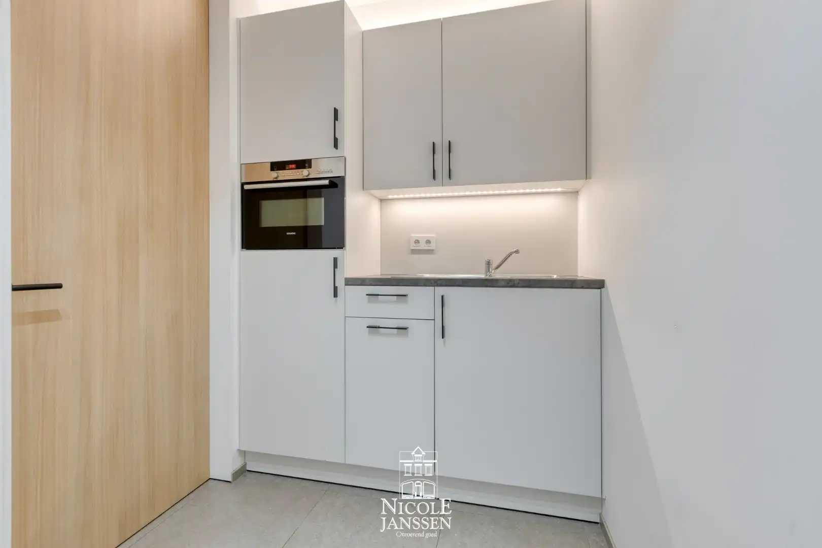 Gelijkvloers instapklaar handelspand foto 12