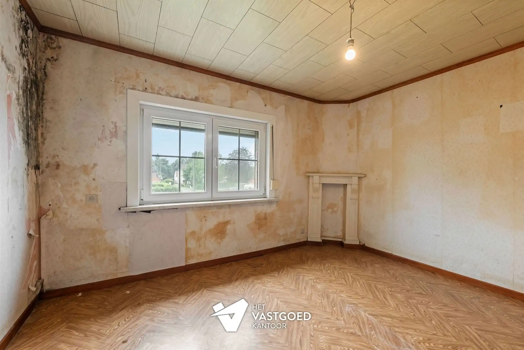 CHARMANTE TE RENOVEREN WONING, RUSTIG GELEGEN OP EEN RUIM PERCEEL VAN 11 ARE. foto 9
