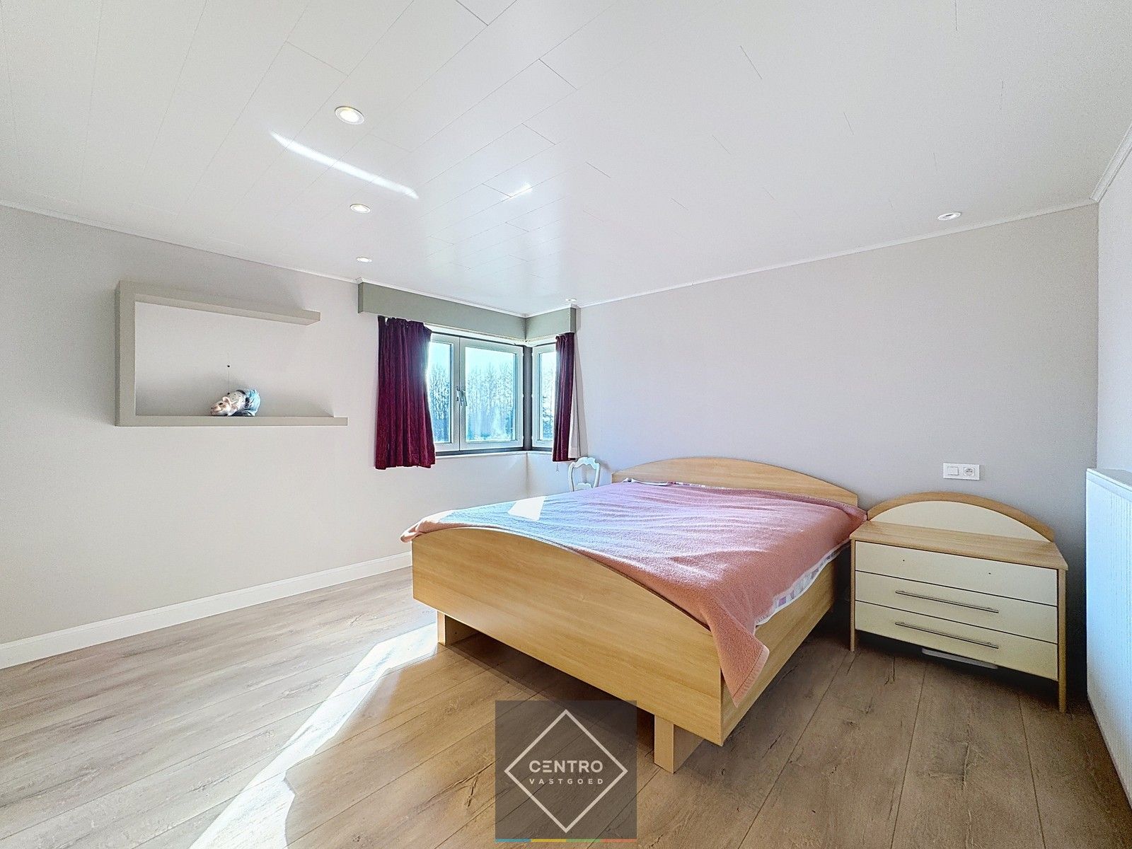 INSTAPKLARE woning met 4 slpks, 2 badks, PRAKTIJKRUIMTE en met MAGAZIJN! foto 19