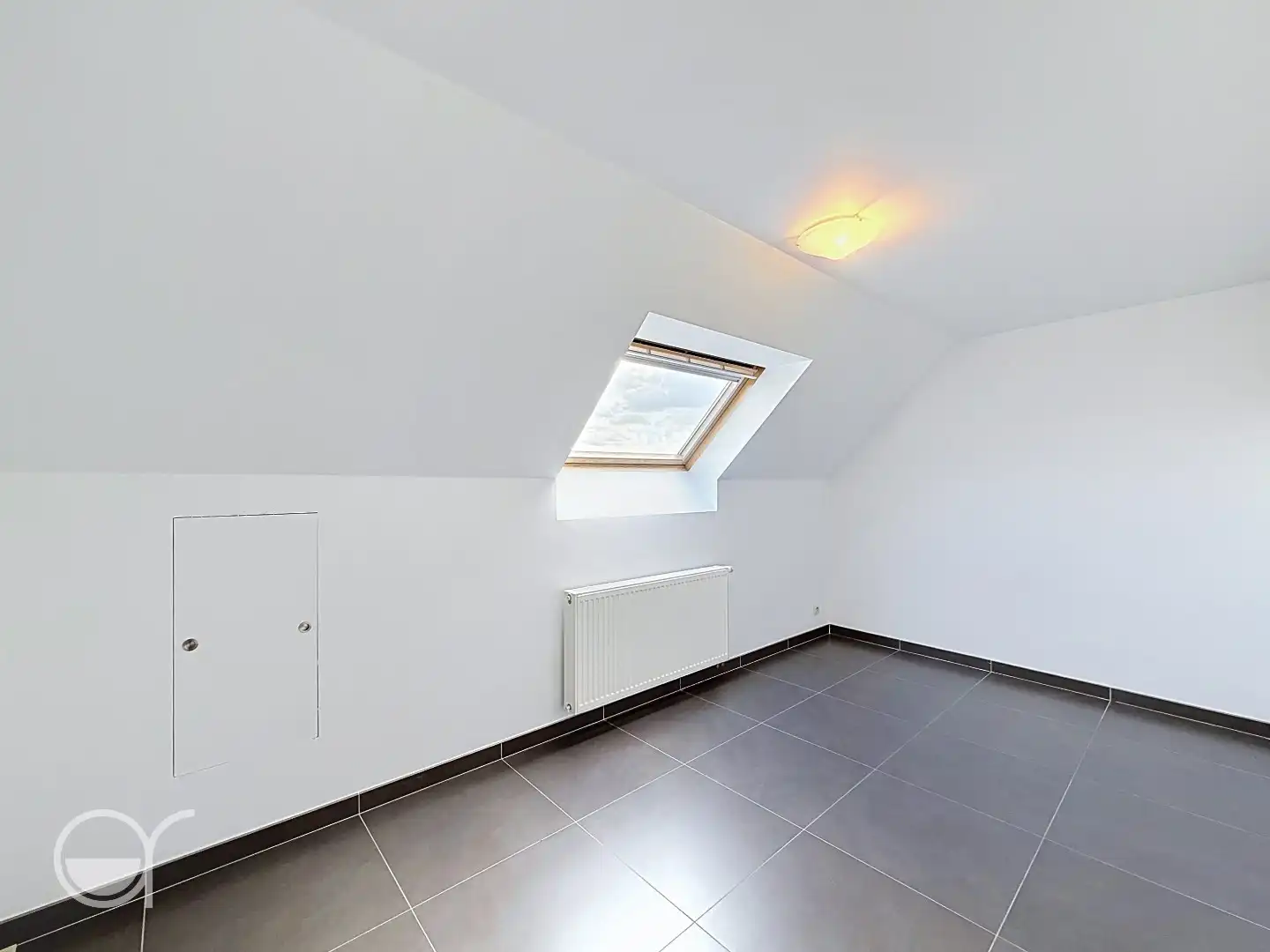 Lichtrijk duplexappartement met 2 slaapkamers, terras, garagebox én staanplaats foto 12