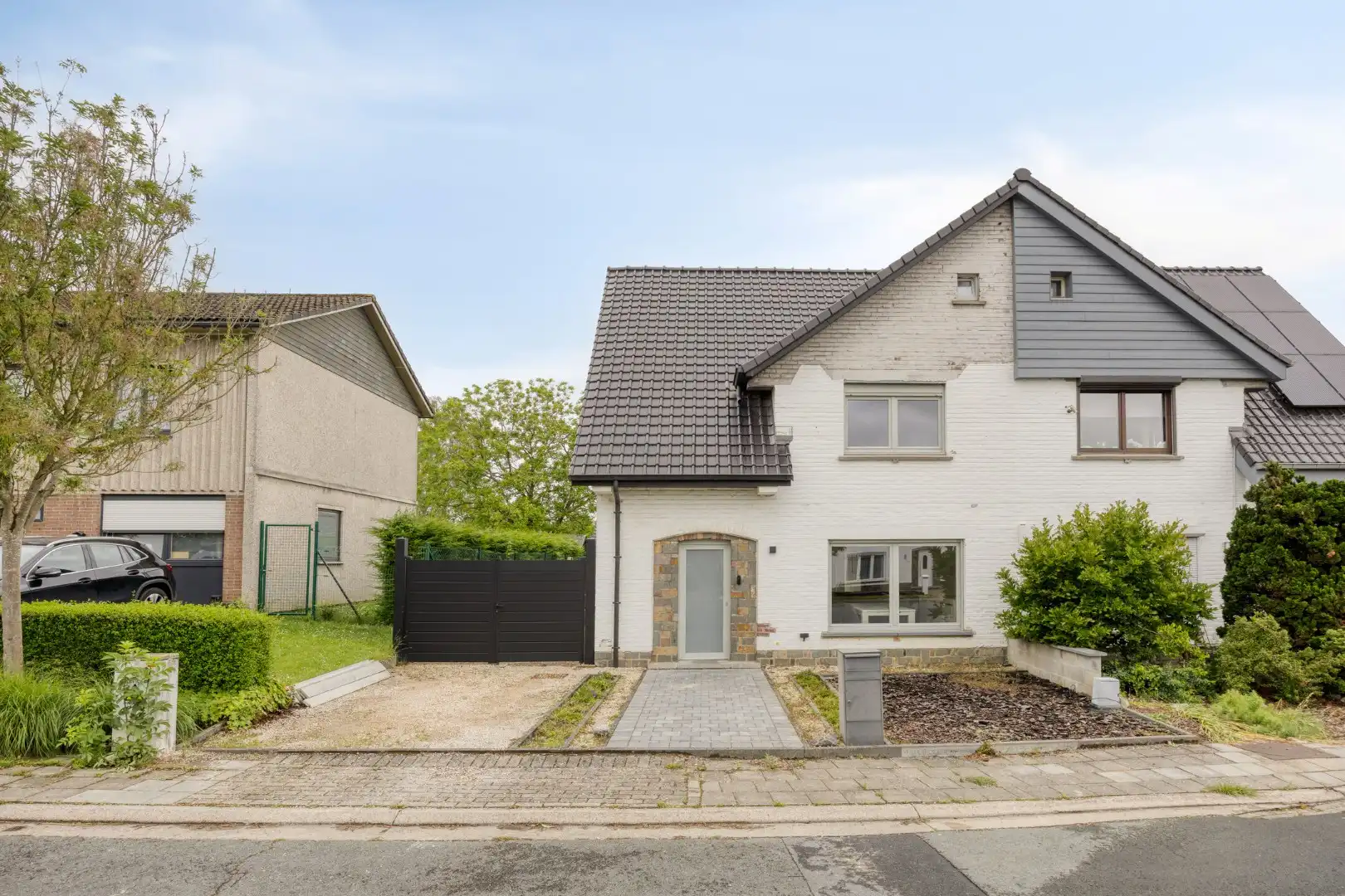 Goed en rustig gelegen gerenoveerde woning met 3 slaapkamers te Halle foto {{pictureIndex}}