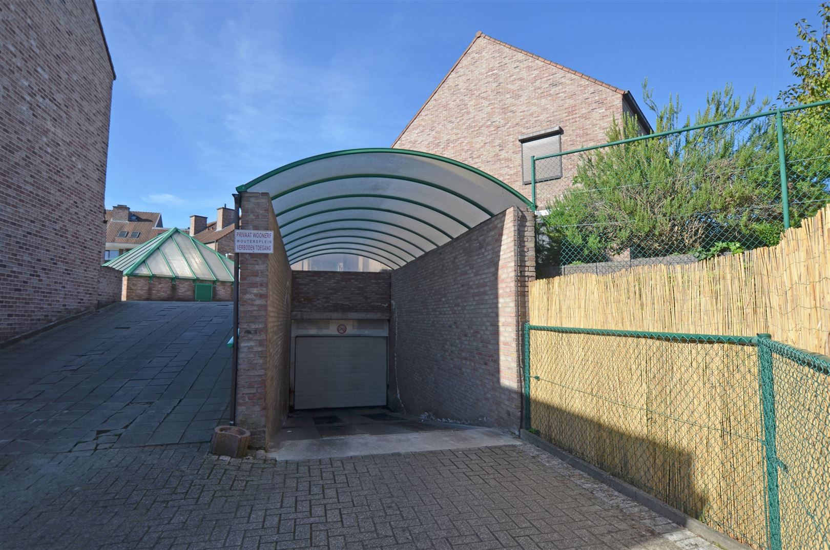 Garagebox op wandelafstand van de stad foto 3