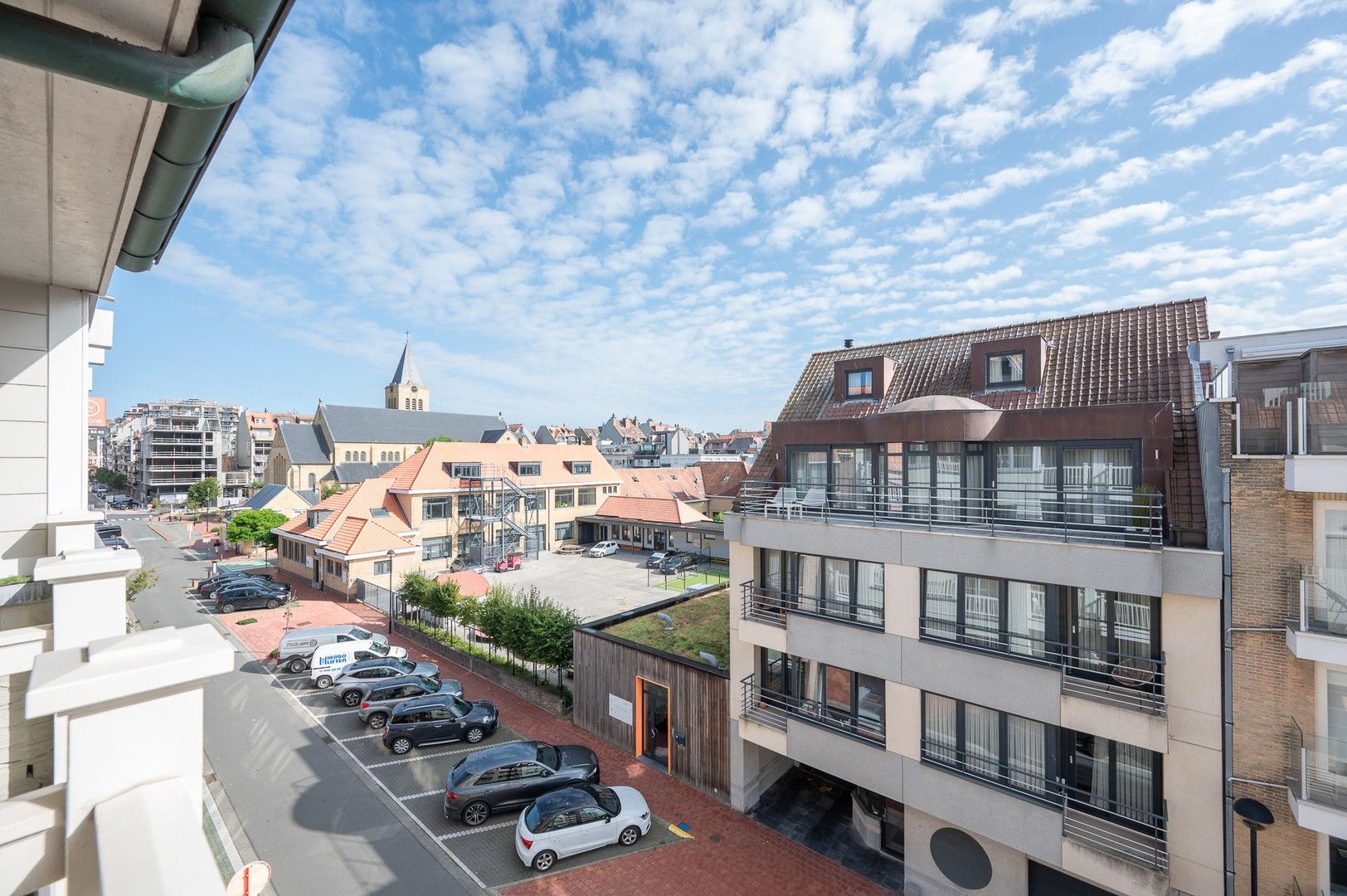 Prachtig ruim appartement met 3 slaapkamers en op wandelafstand van het strand en de zee. foto 9