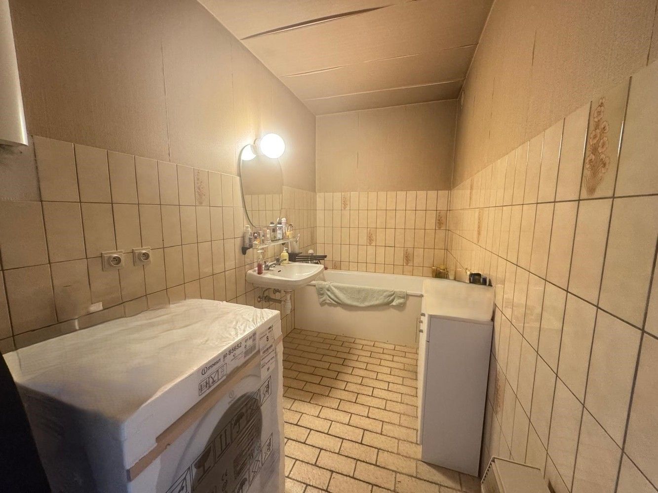 Ruim appartement (H.O.B) pal in Genk-Centrum - Investeringskans! foto 8