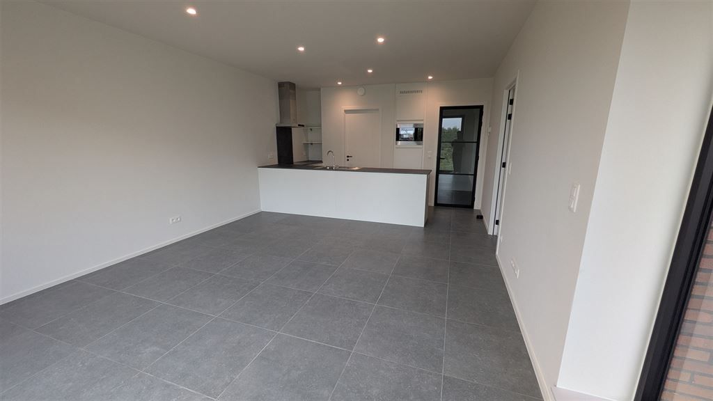 Nieuwbouw appartement met 1 slaapkamer en laadpaal voor de wagen foto 2