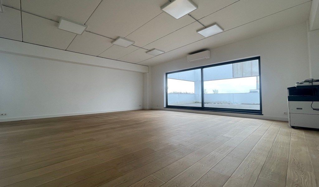 Recent kantoor met groot terras te huur in Kruibeke foto 10