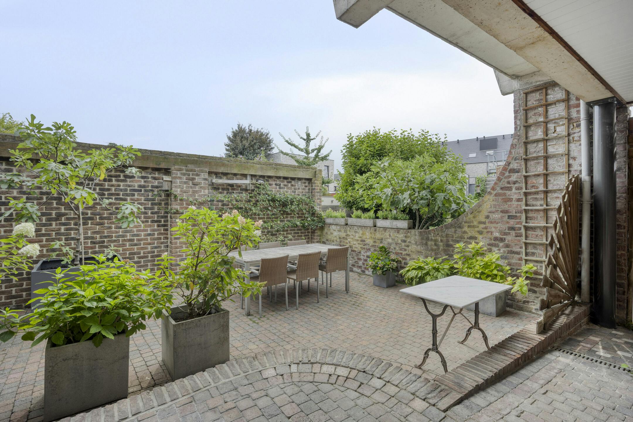 Stijlvolle stadswoning met handelspand te koop in hartje Maaseik foto 23