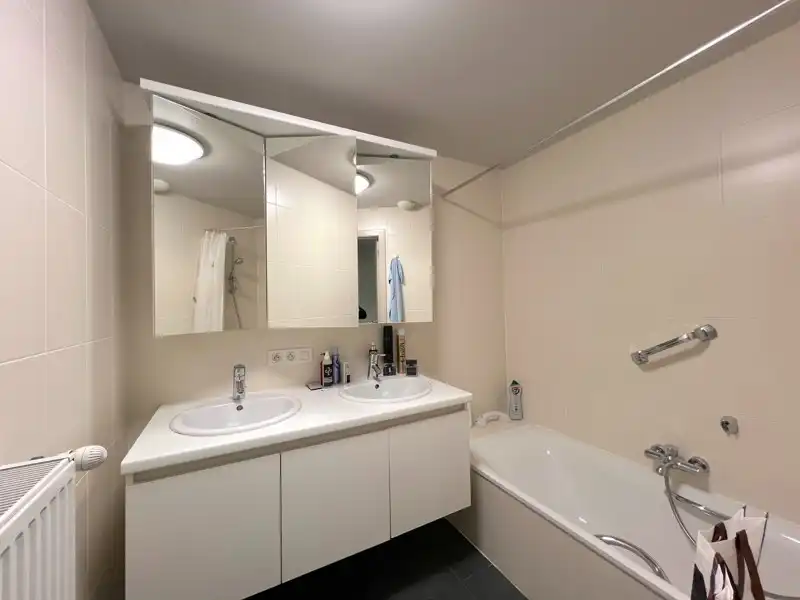 GELIJKVLOERS-APPARTEMENT MET GARAGE te TORHOUT foto 11