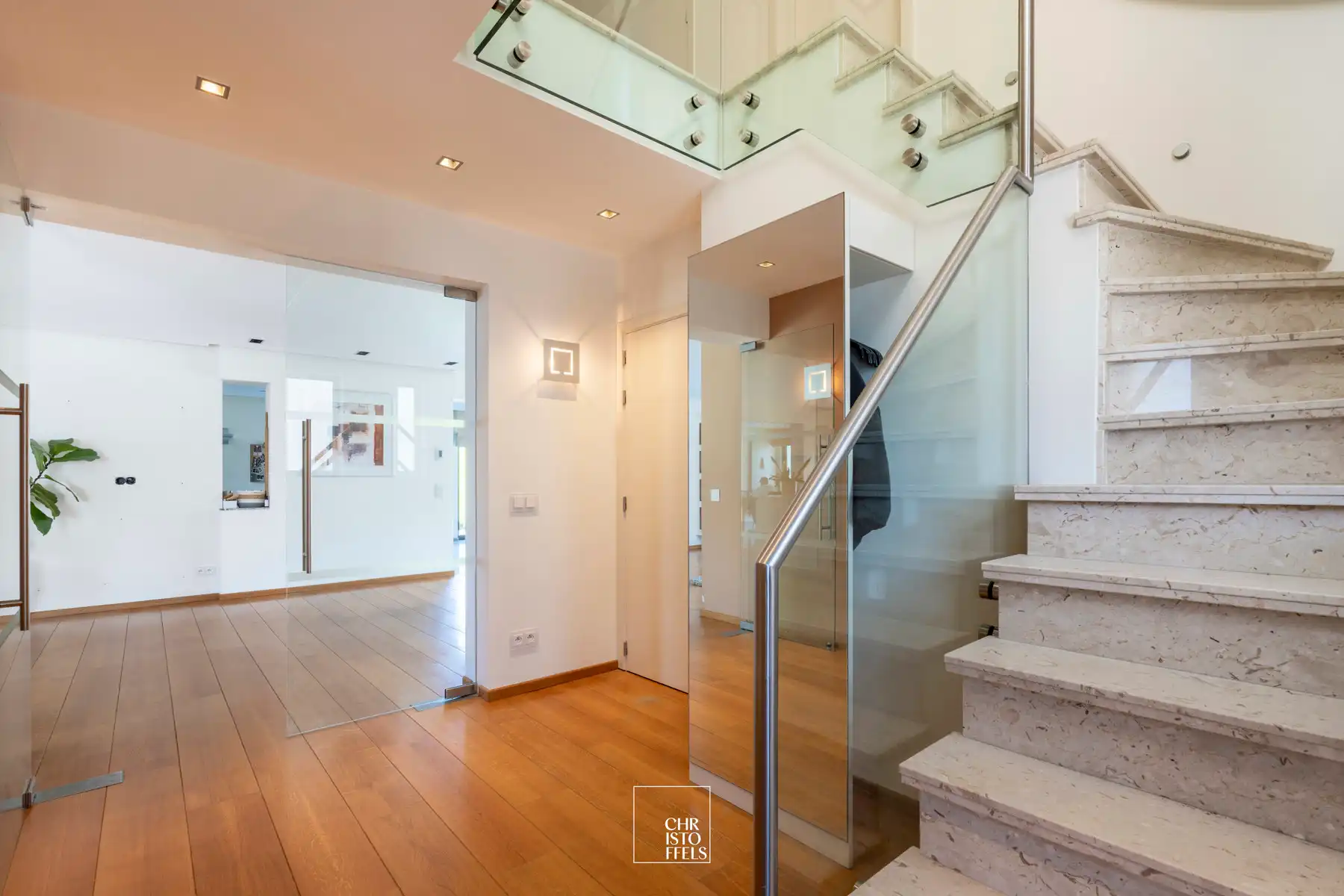 Exclusieve villa (511m²) met buitenzwembad, wellnessruimte en paardenaccommodatie in Lanaken foto 11