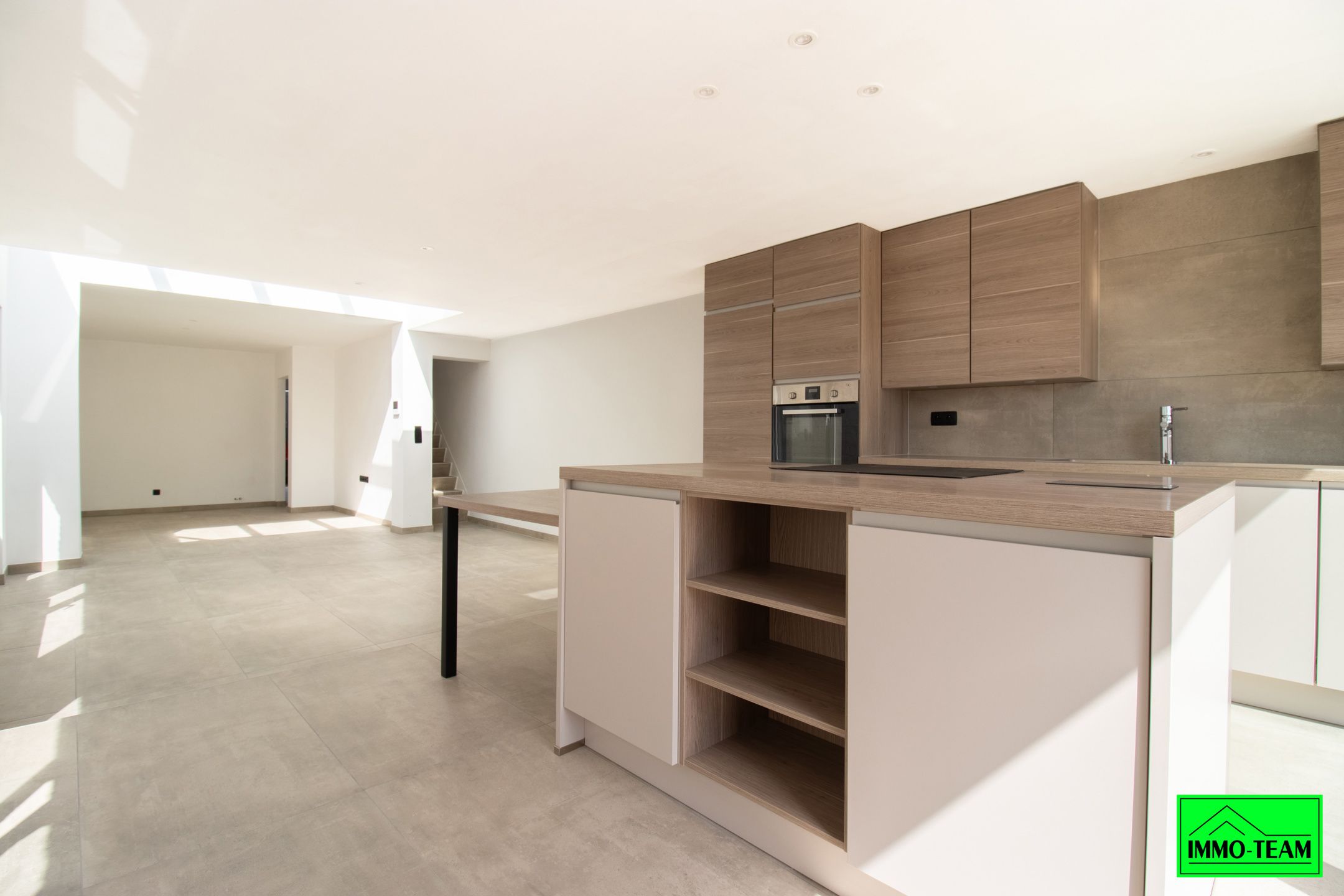 Volledig gerenoveerde woning met 3 slaapkamers nabij centrum foto 3