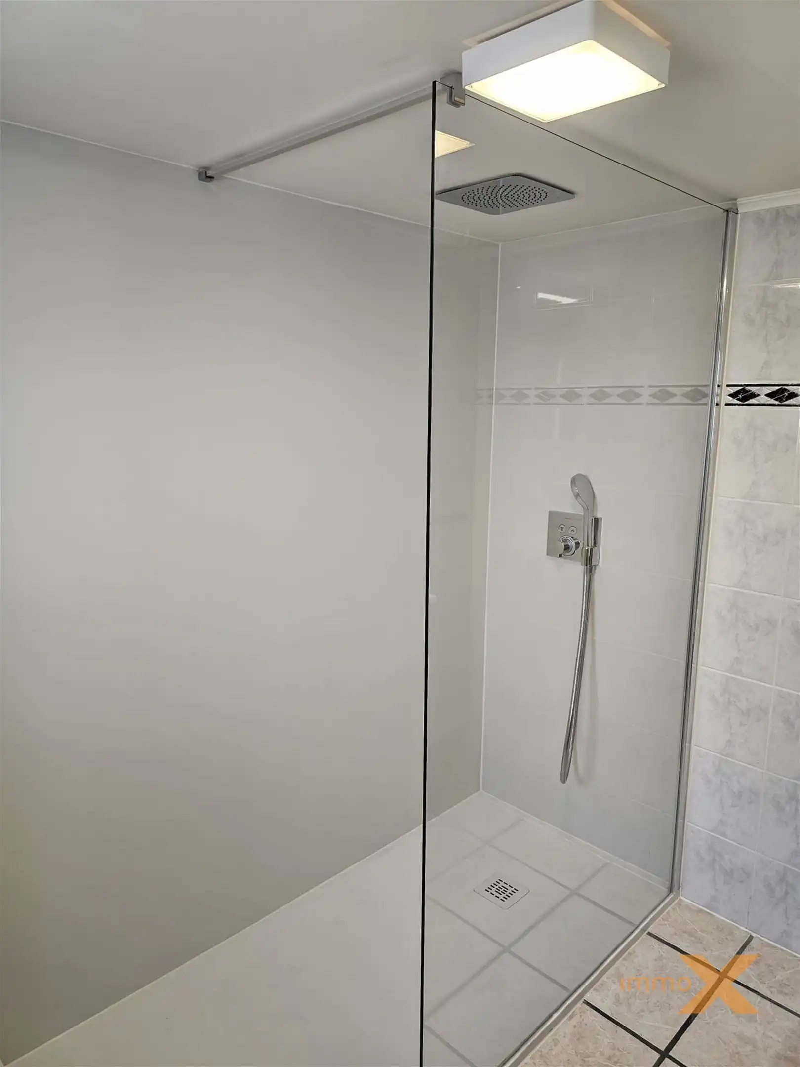 GEZELLIGE DORPSWONING MET TUINTJE foto 15