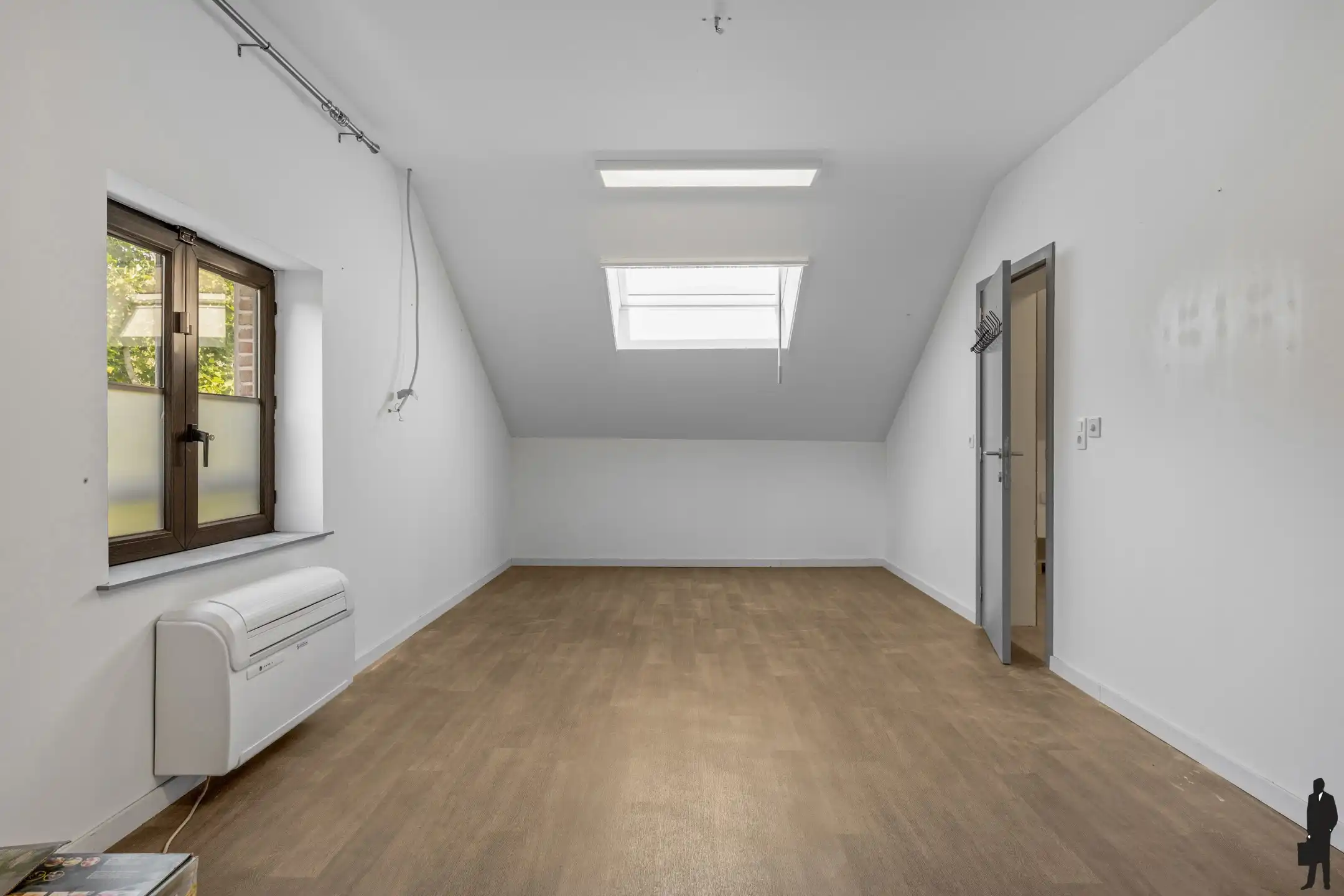 Charmante gezinswoning met 4 slaapkamers en grote tuin foto 21