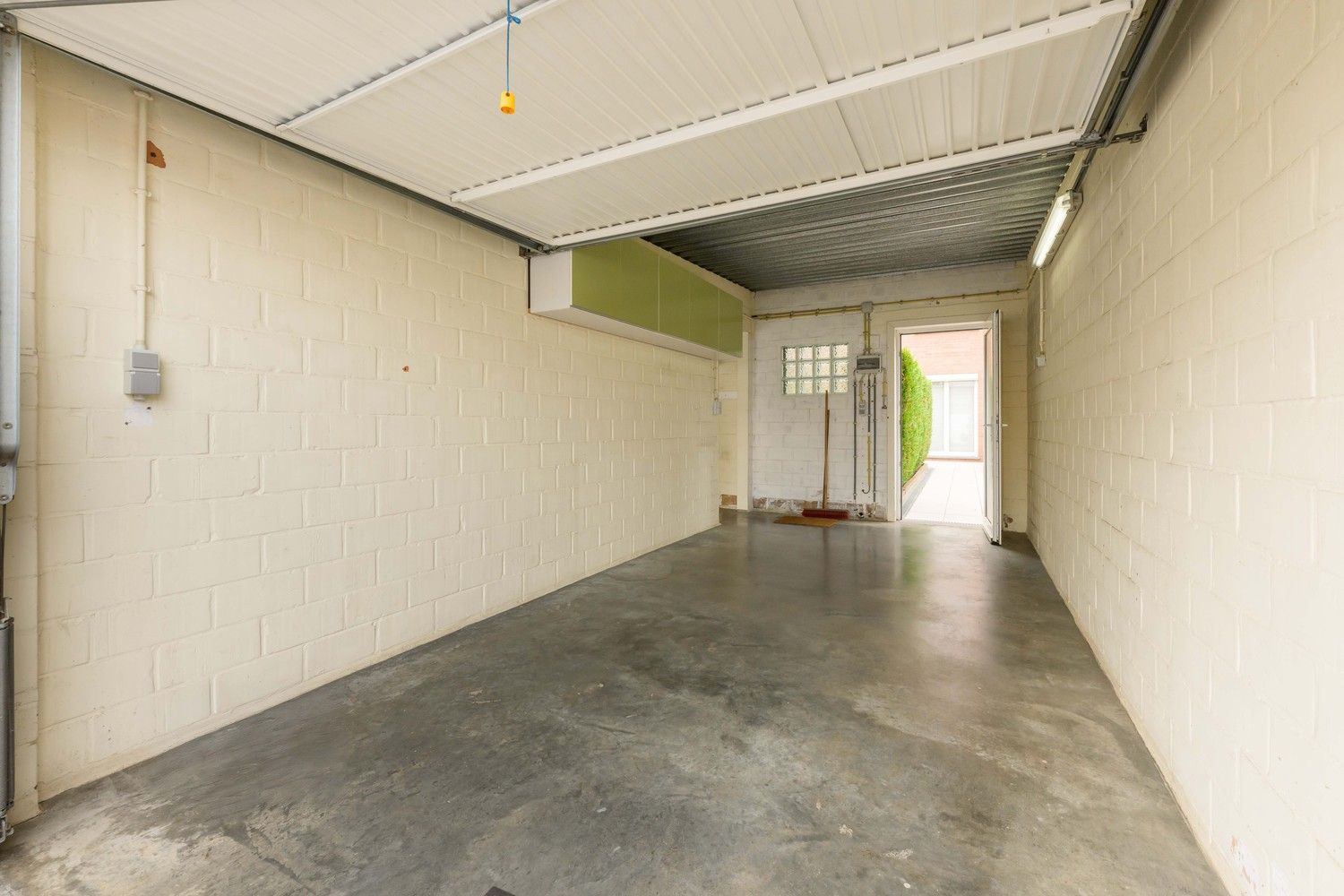 Gelijkvloers appartement met twee garages te Izegem. foto 21