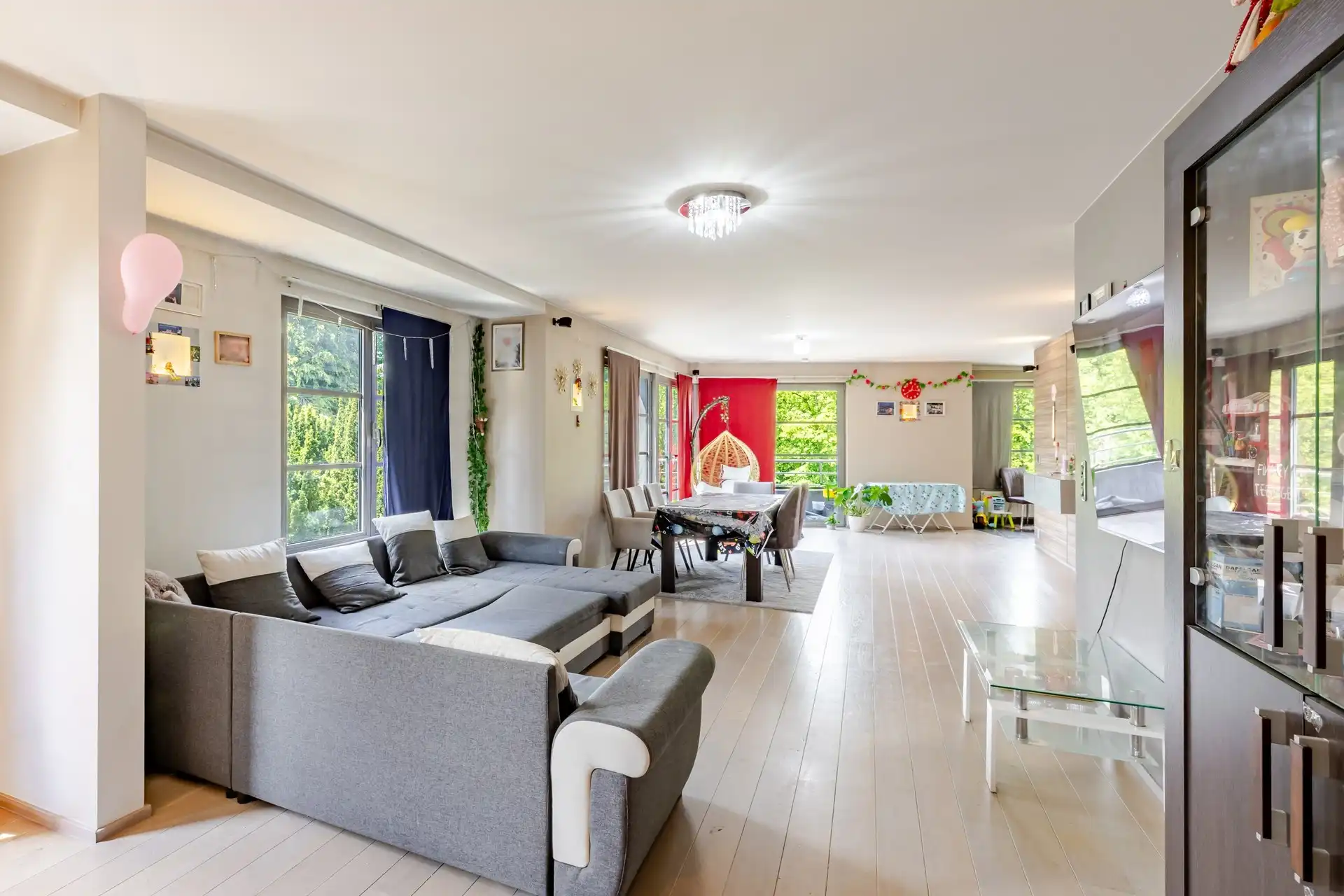 Uitzonderlijk lichtrijk hoekappartement van maar liefst 150 m² foto 3