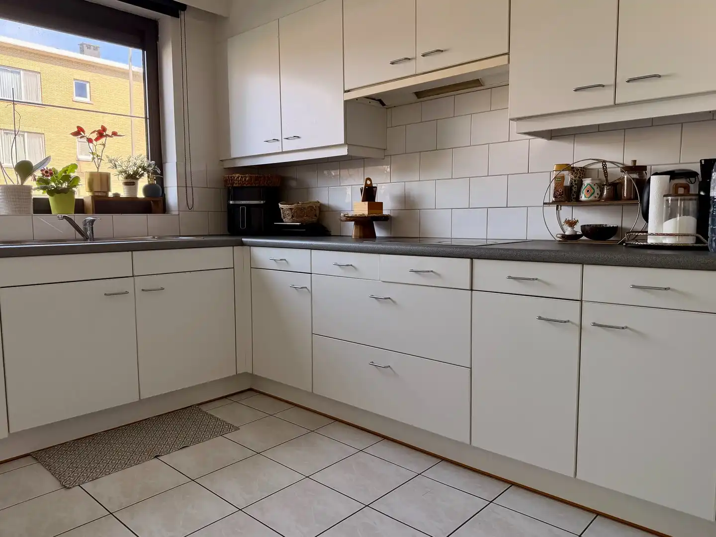 Ideaal gelegen gelijkvloers appartement met garage foto 5