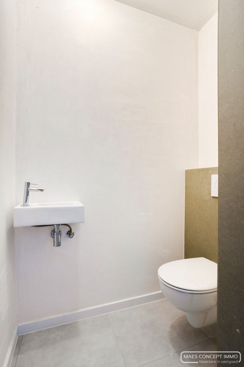Gerenoveerde woning te koop te Vichte met uitweg foto 12