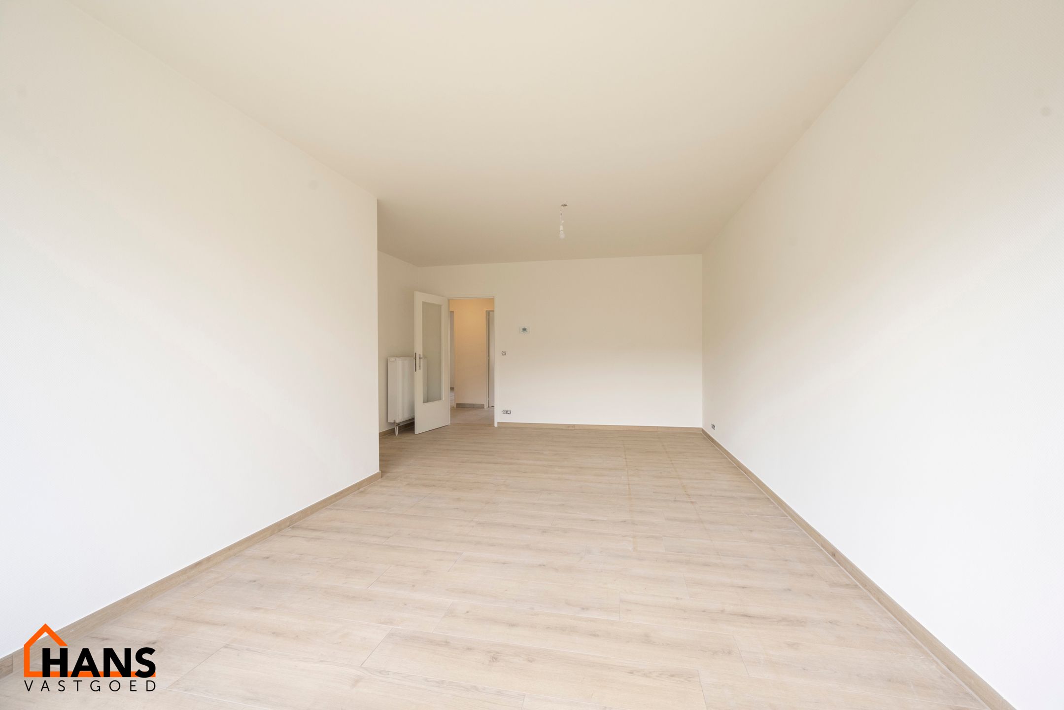 Gerenoveerd gelijkvloers appartement met tuin foto 2