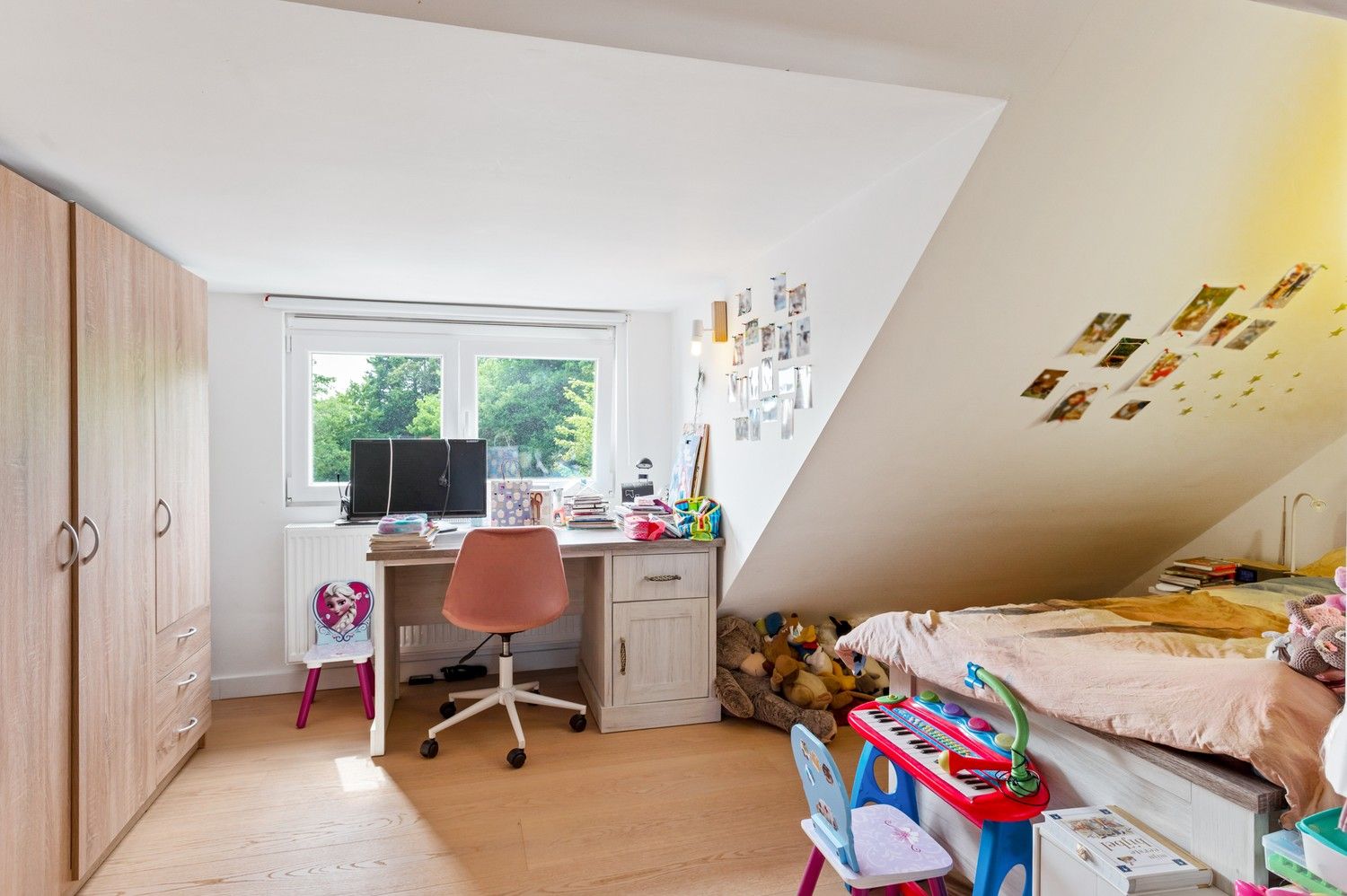 Prachtig instapklare duplex appartement met 2 slaapkamers, een garagebox en terras in Schoten! foto 9