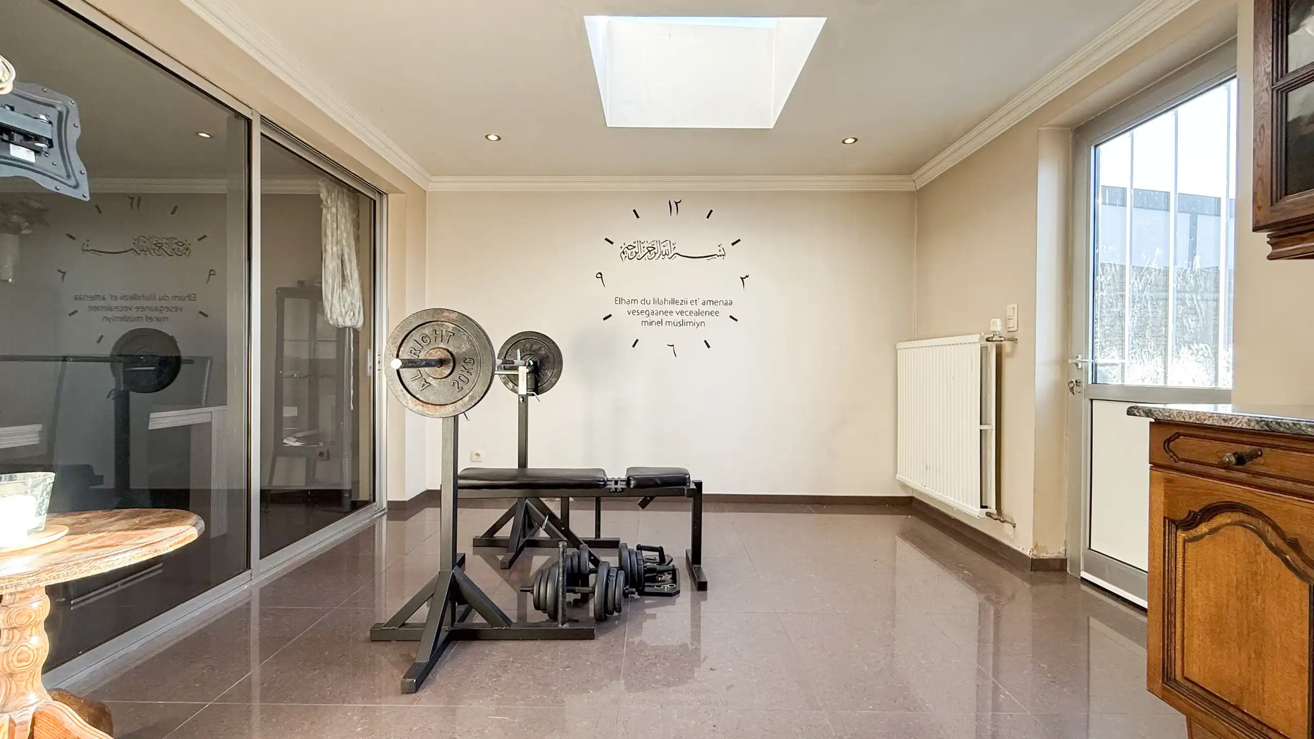 Moderne en gezellige woning met 5 slpkmrs en zonnepanelen! foto 16