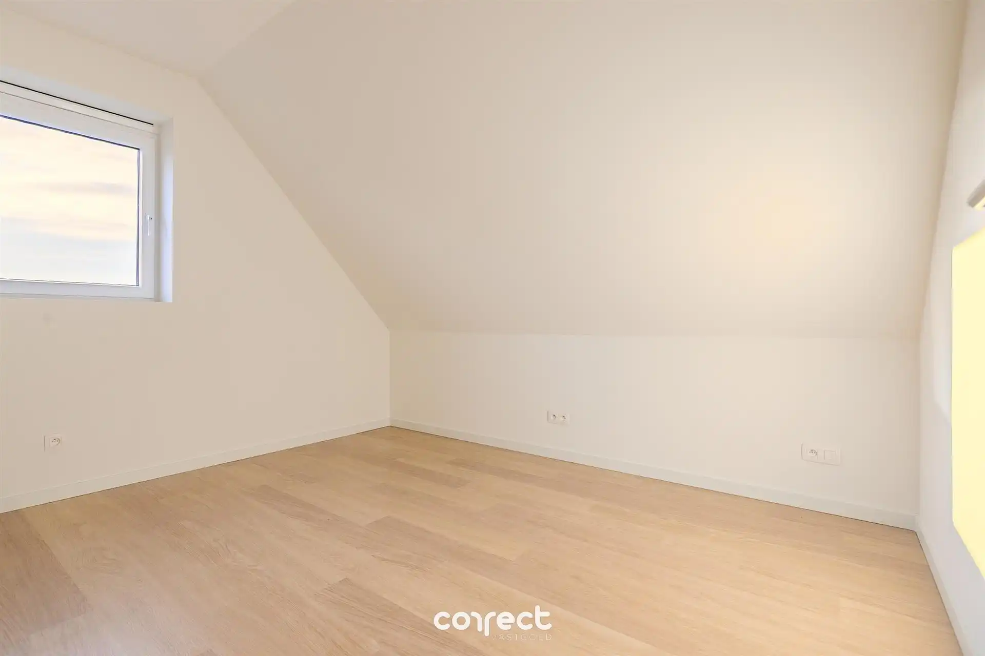 Iinstapklare nieuwbouwwoning met 3 slpkrs en tuin. foto 10