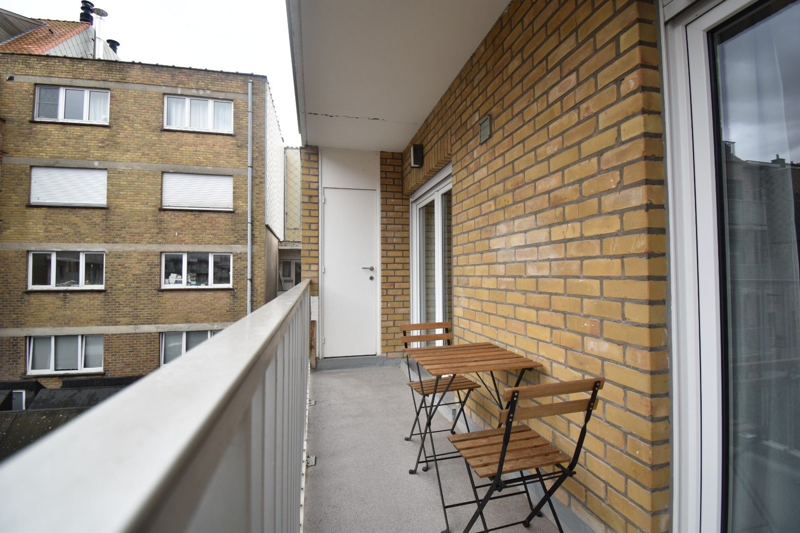 Fantastisch lichtrijk appartement met open zicht op enkele passen van de Zeedijk en de winkels te huur. foto 18