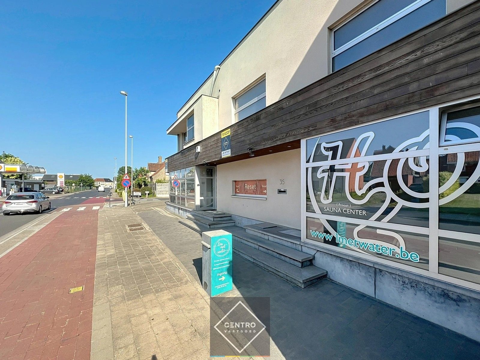 Instapklaar handelspand met wellness, appartement én verhuurde broodjeszaak – toplocatie in Sint-Eloois-Winkel (Ledegem). foto 3