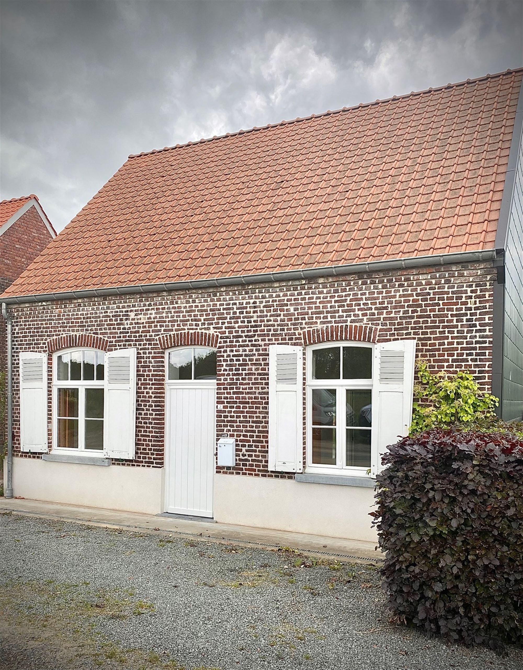 Charmante WONING (open bebouwing) met 3 SLAAPKAMERS, TUINTJE & TERRAS, zowel voor- als achteraan een OPEN GROEN ZICHT foto 3