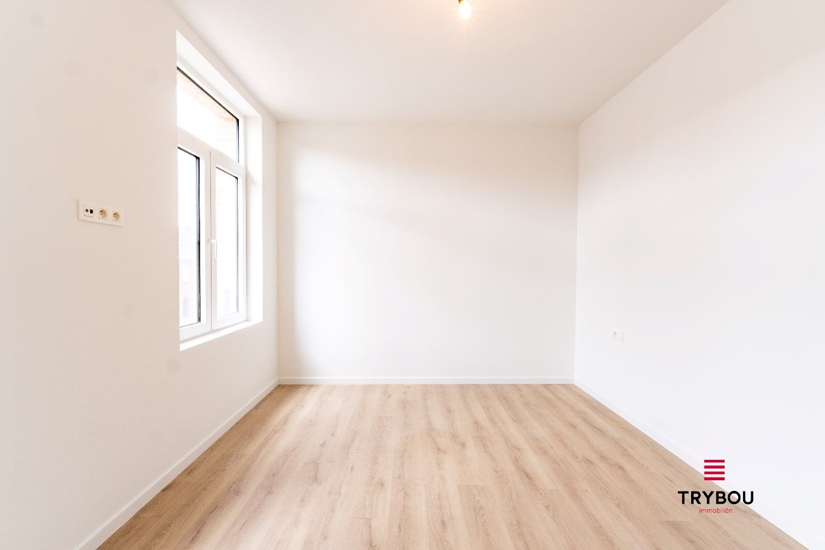 2 hoogwaardig afgewerkte nieuwbouwwoningen met garage foto 9