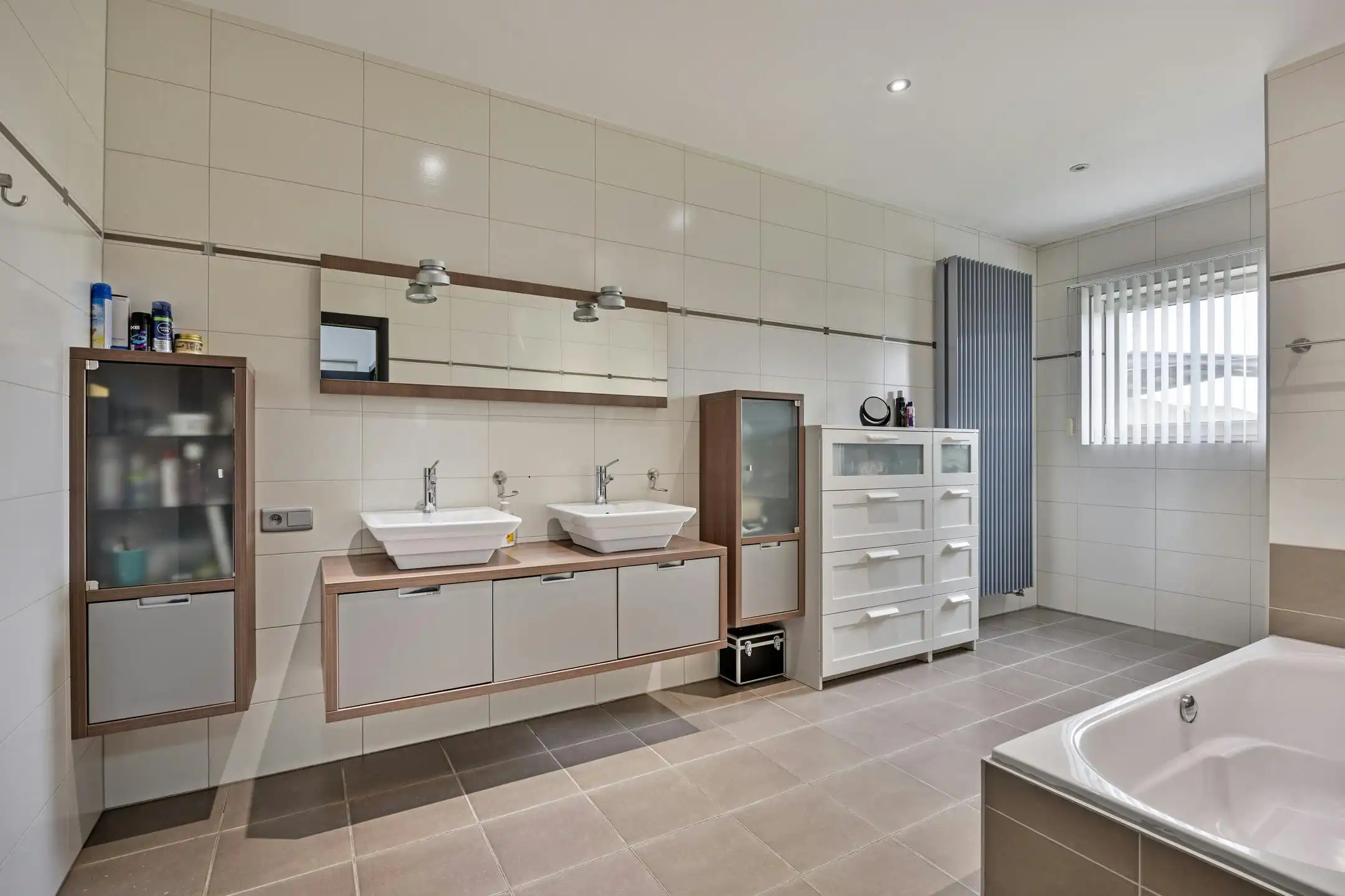 Instapklaar handelshuis op toplocatie in Dilsen te koop foto 6