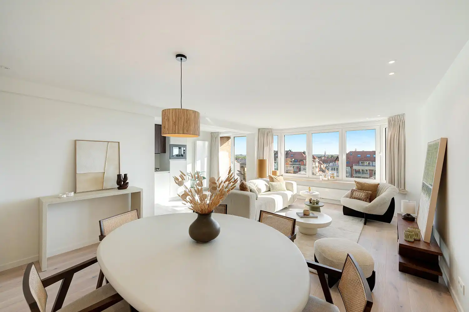 Volledig smaakvlol vernieuwd appartement met terrassen en openzichten foto {{pictureIndex}}
