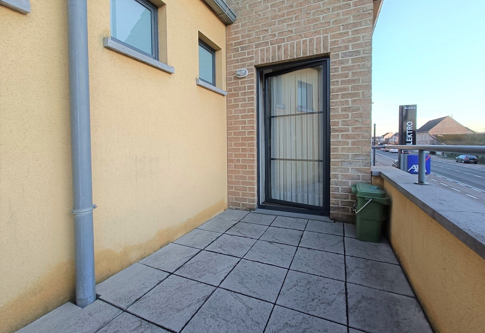 RUIM DUPLEX APPARTEMENT MET TERRAS EN AUTOSTAANPLAATS foto 5