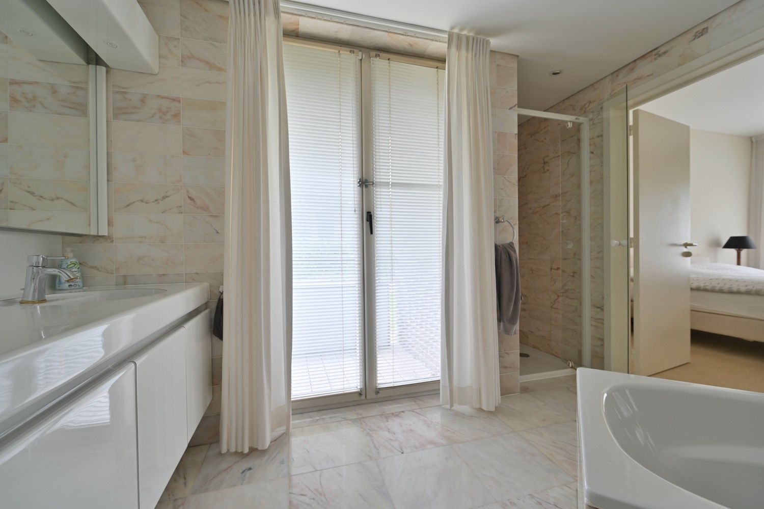 Exclusief, gelijkvloers villa-appartement van 275 m² met 4 slaapkamers, op unieke locatie in Parkdomein Petersheim, nabij het centrum van Lanaken foto 18