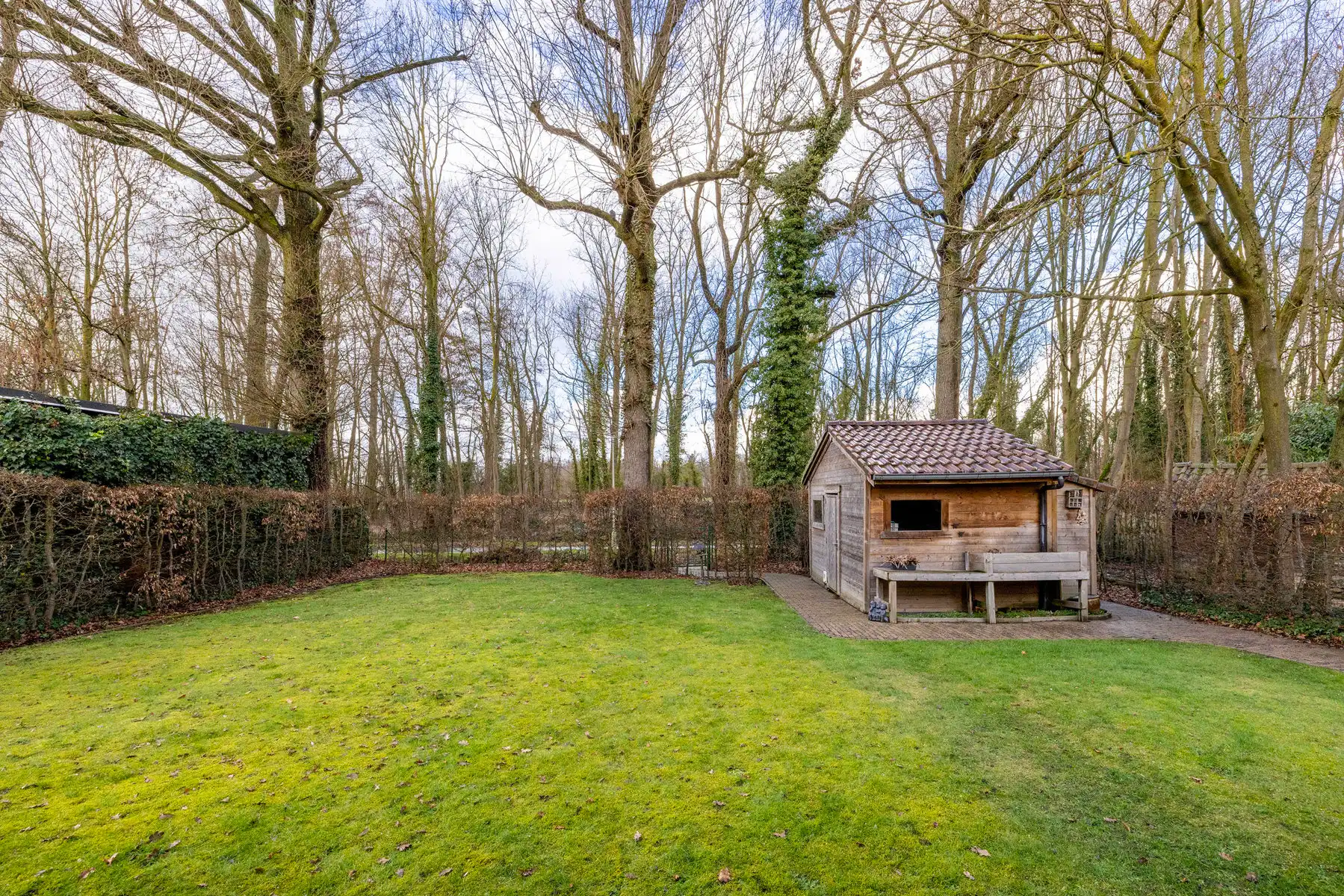 OB met 4 slpk, garage en tuin gelegen in doodlopende straat foto 2