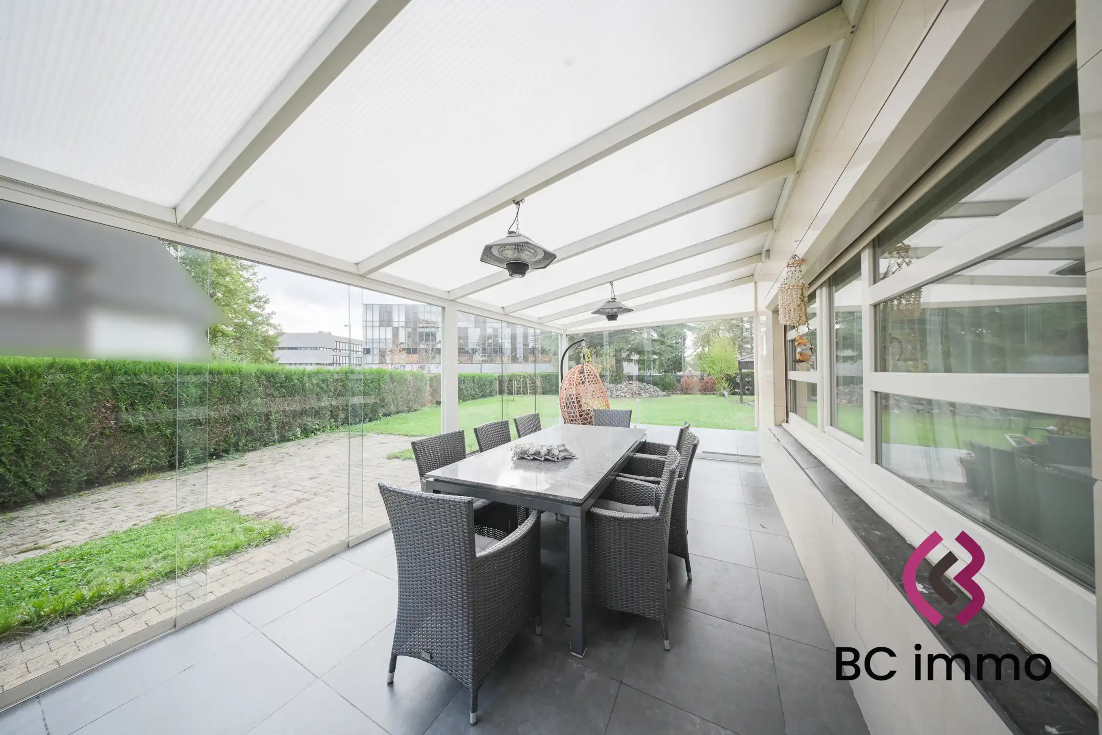 Statige villa met 5 slaapkamers op ruim hoekperceel en uitstekende zichtlocatie in Genk foto 5