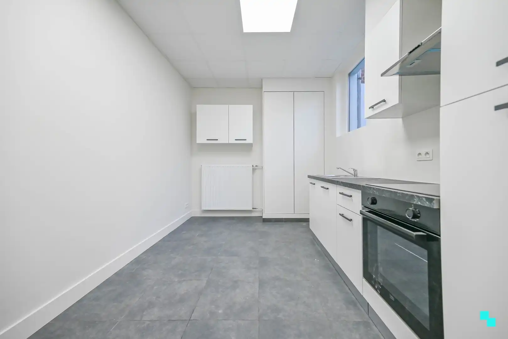 Gerenoveerde woning nabij centrum Izegem foto 9