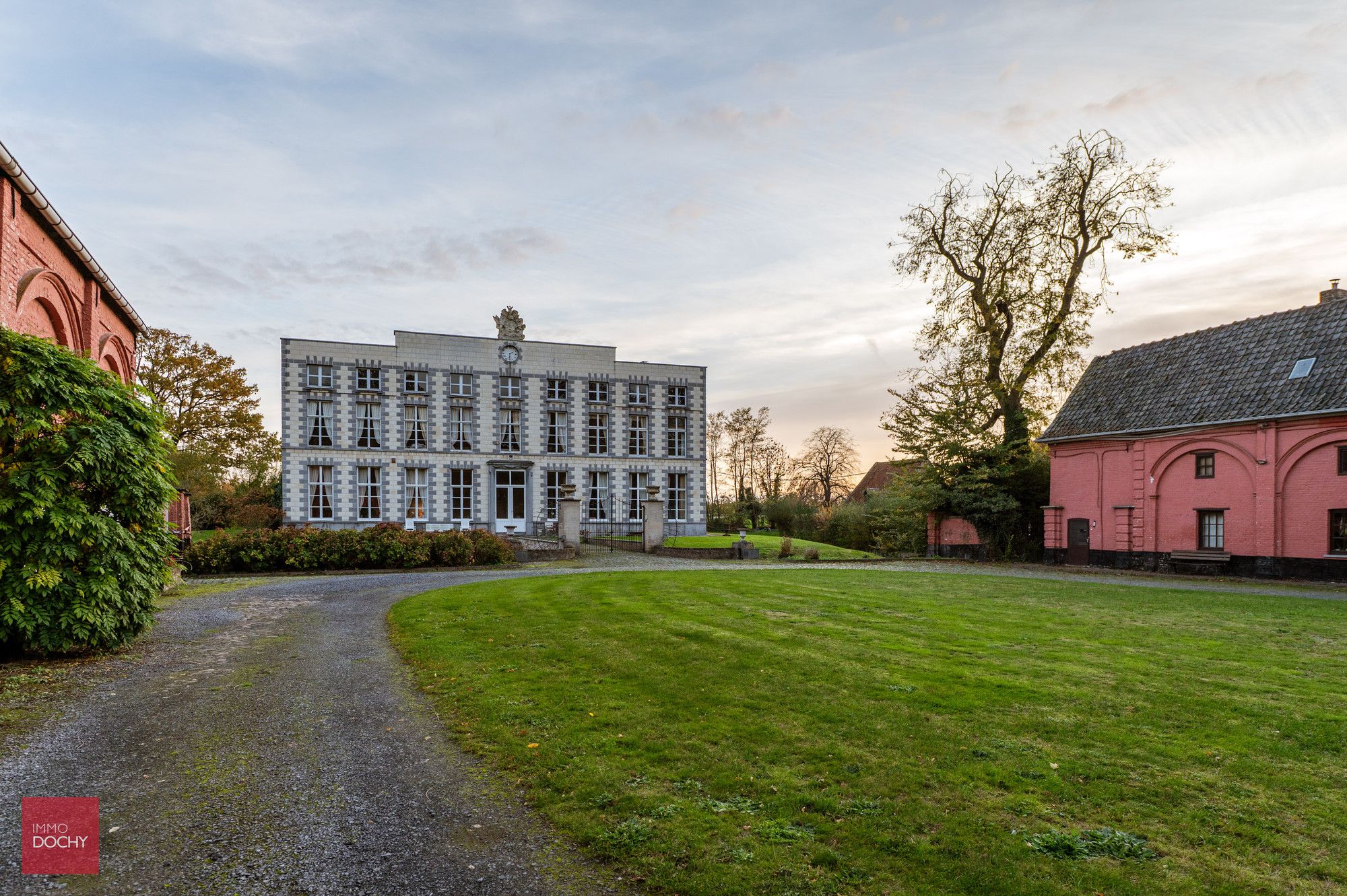 Omwald kasteeldomein op ca. 4,4ha foto 10