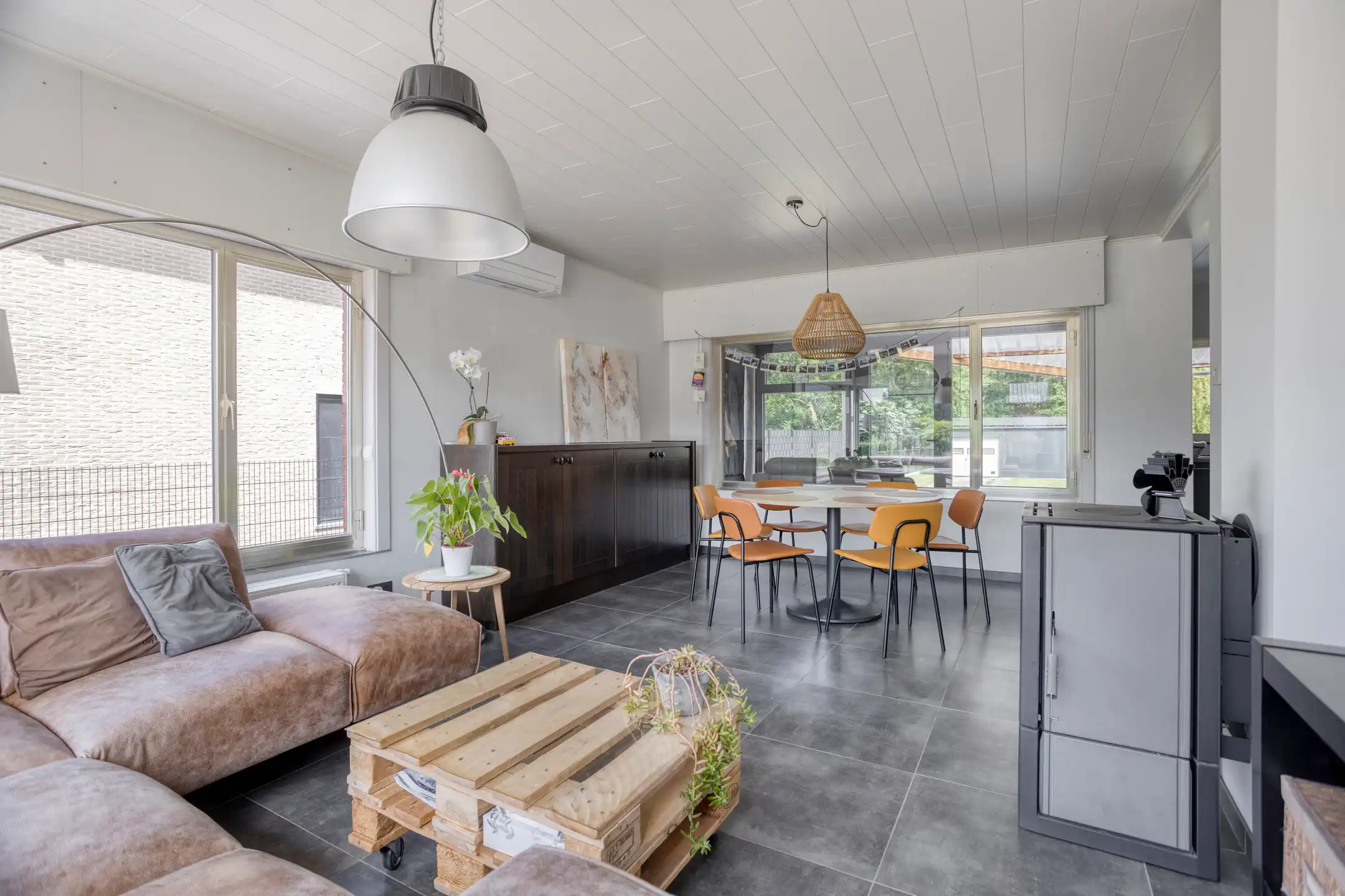 Lichtrijke vrijstaande woning op ruim perceel foto 6