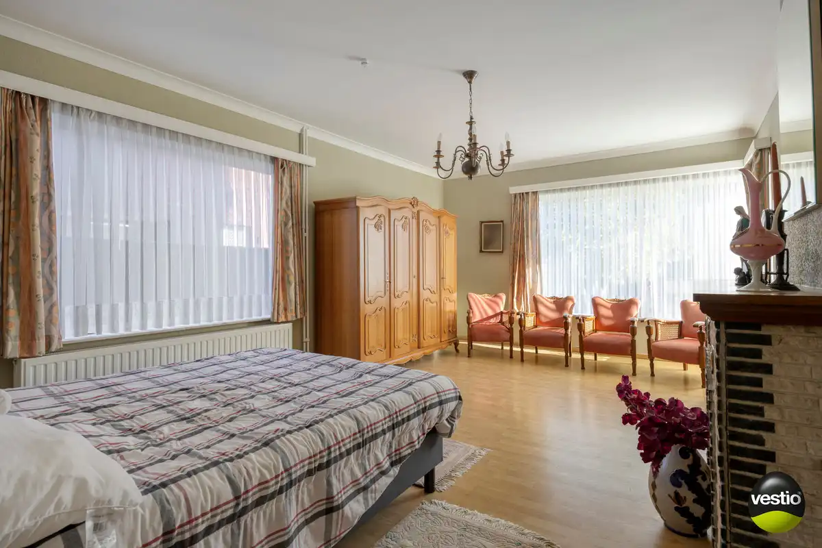 RUSTIG GELEGEN RUIME VRIJSTAANDE WONING MET GROTE TUIN OP 22A49CA TE HOESELT. foto 13