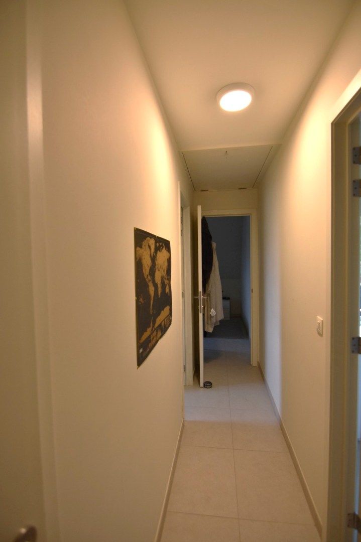 Lichtrijk 2-slpk appartement met privé parking nabij Rumbeke foto 11