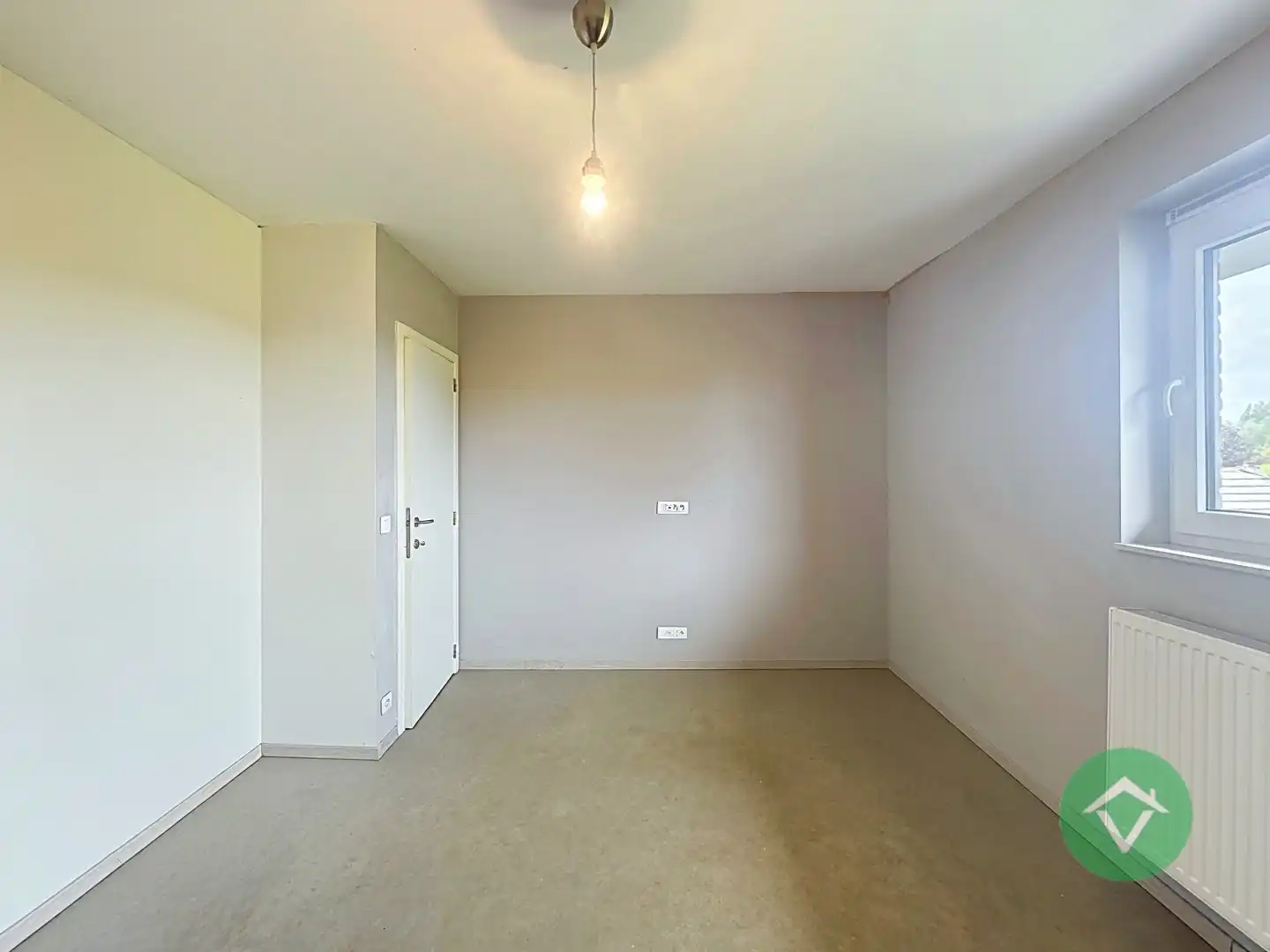 Recente gezinswoning met 3 slaapkamers, garage en landelijk uitzicht te huur in Eernegem foto 16