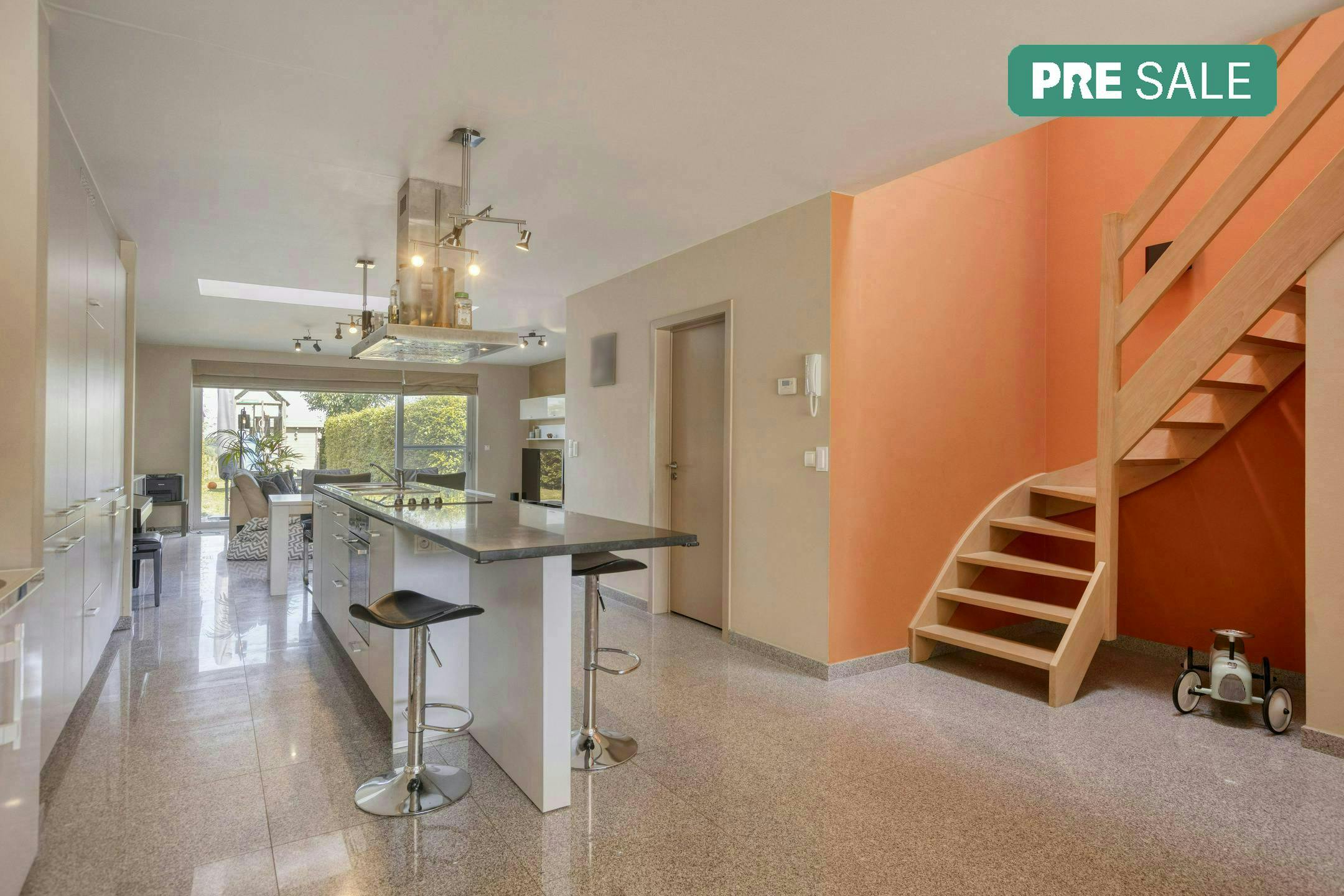 Instapklaar huis met 3 slaapkamers te koop in Aartrijke  foto {{pictureIndex}}