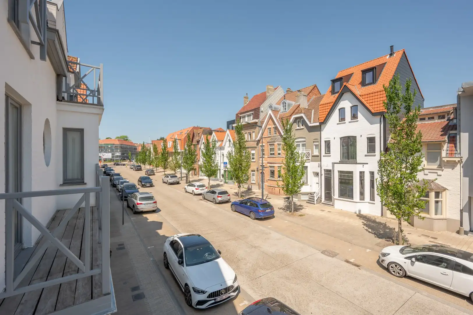 Appartementsgebouw met handelspand, appartementen en vergunde verbouwingsmogelijkheden in Duinbergen foto 3