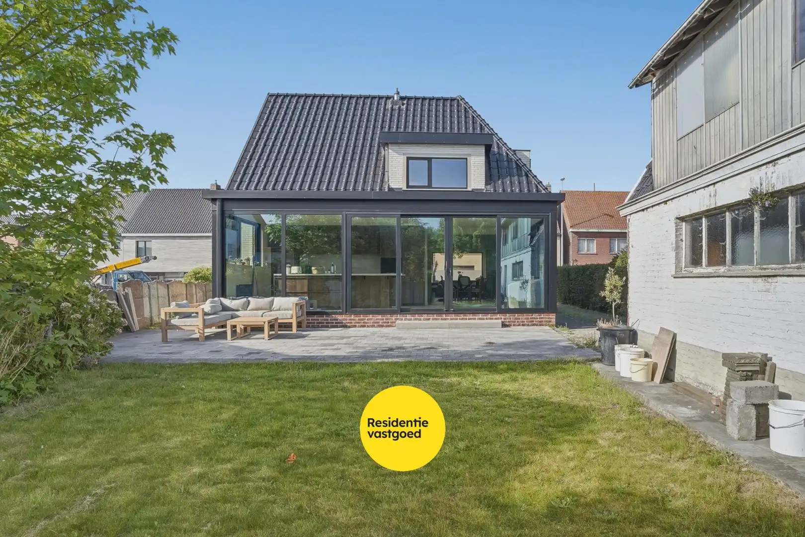 Alleenstaande woning met prachtige uitbouw in centrum Veldegem foto 2