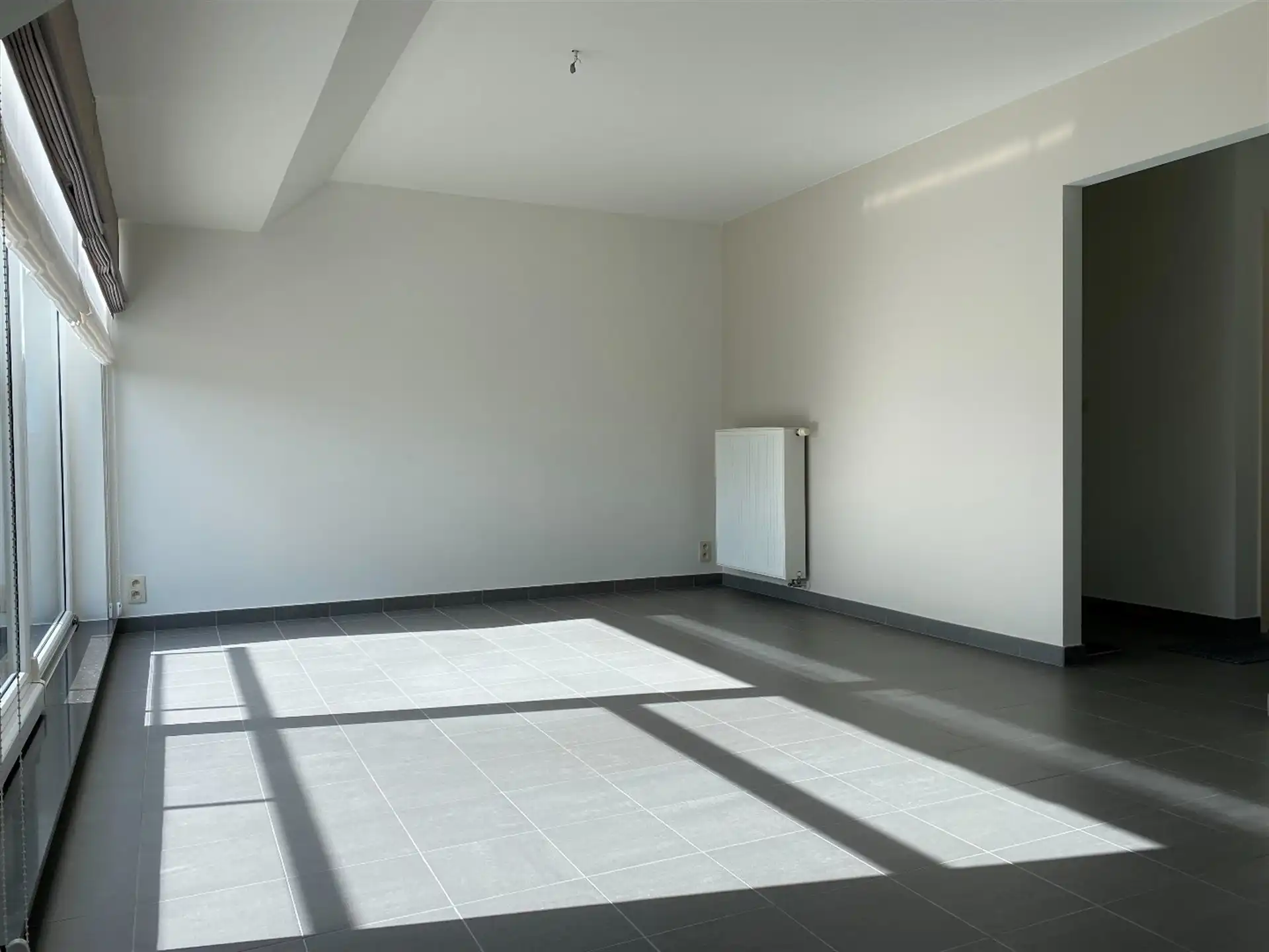 Instapklaar appartement met terras en garage. foto 7