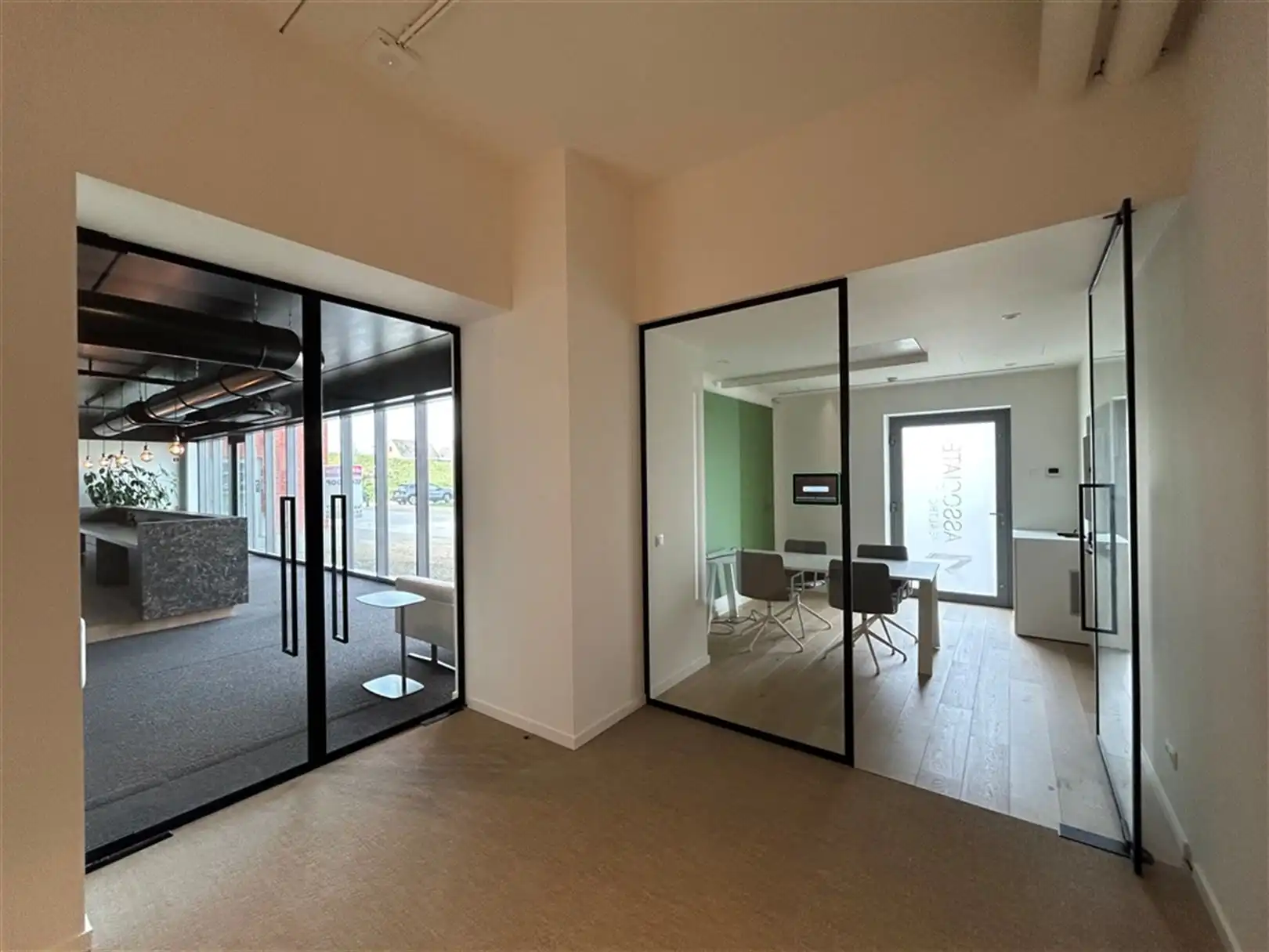 Kantoorgebouw foto 15