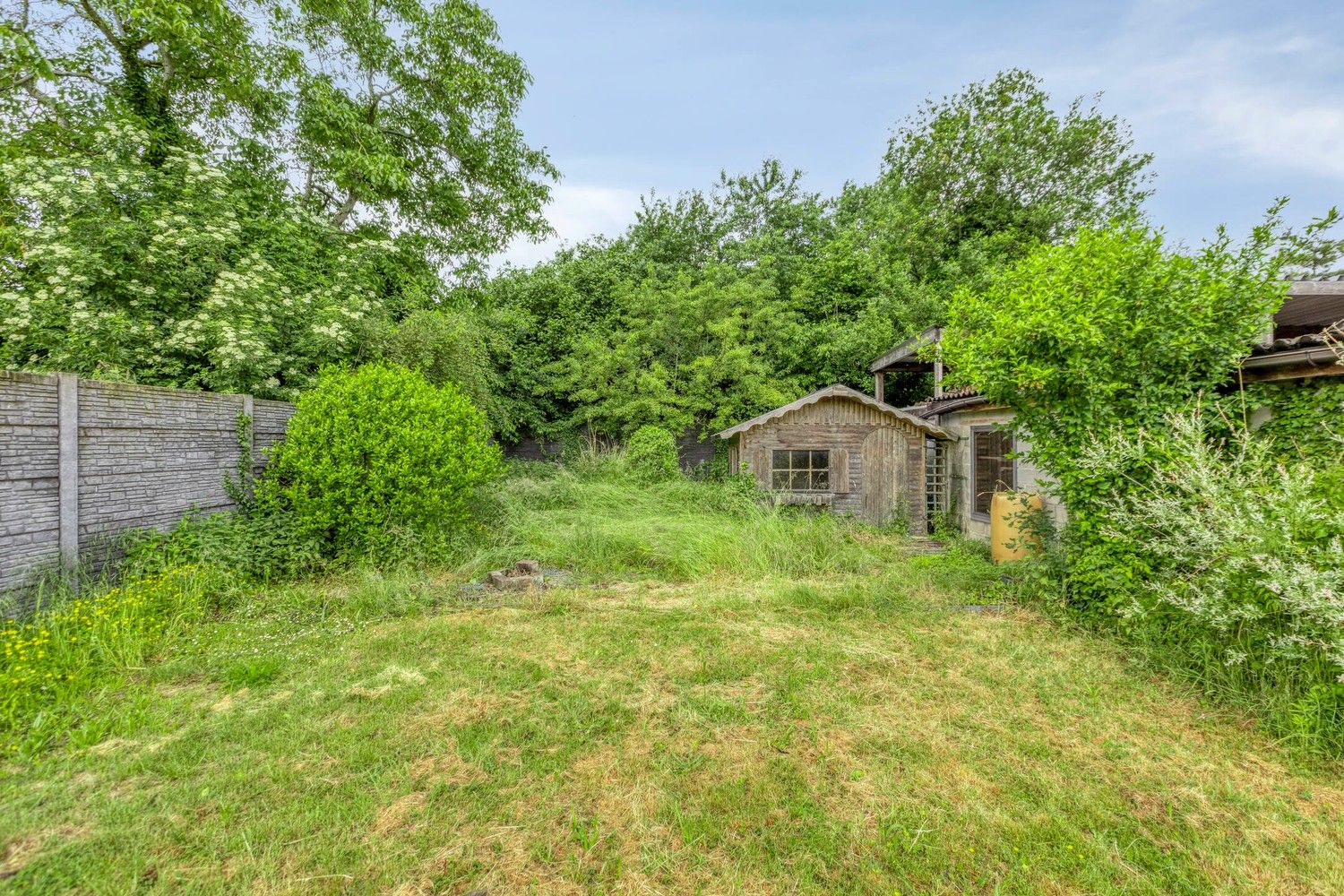 Halfopen gezinswoning met drie slaapkamers (mogelijkheid tot 4), grote tuin en zonnepanelen! foto 34