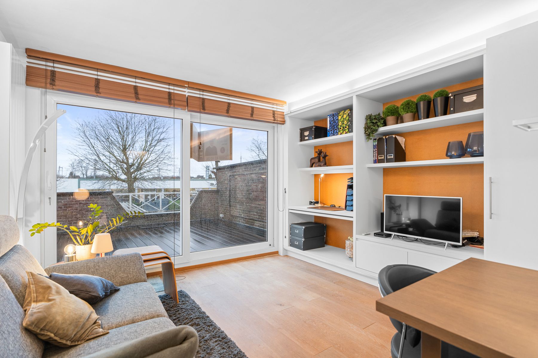 Gezellig appartement met uitzonderlijk groot terras foto {{pictureIndex}}