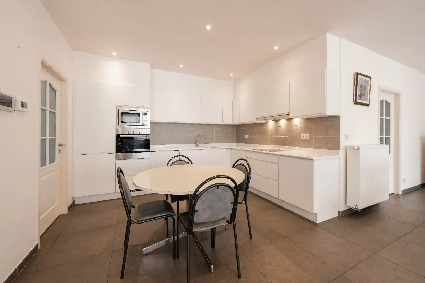 ZEER RUIM INSTAPKLAAR APPARTEMENT (130 m²) MET GARAGE EN RUIM TERRAS (60 m²) foto 6